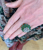 Bague Cocktail Dôme Rétro Cabochon Emeraudes Diamants Or Jaune 18 Carats