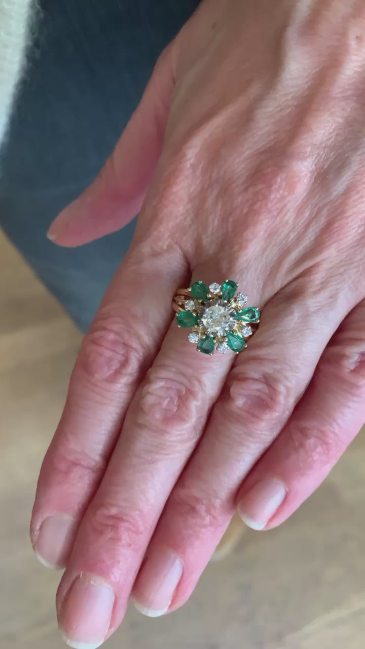Emeralds Diamonds 18 Carats Yellow Gold Daisy Ring