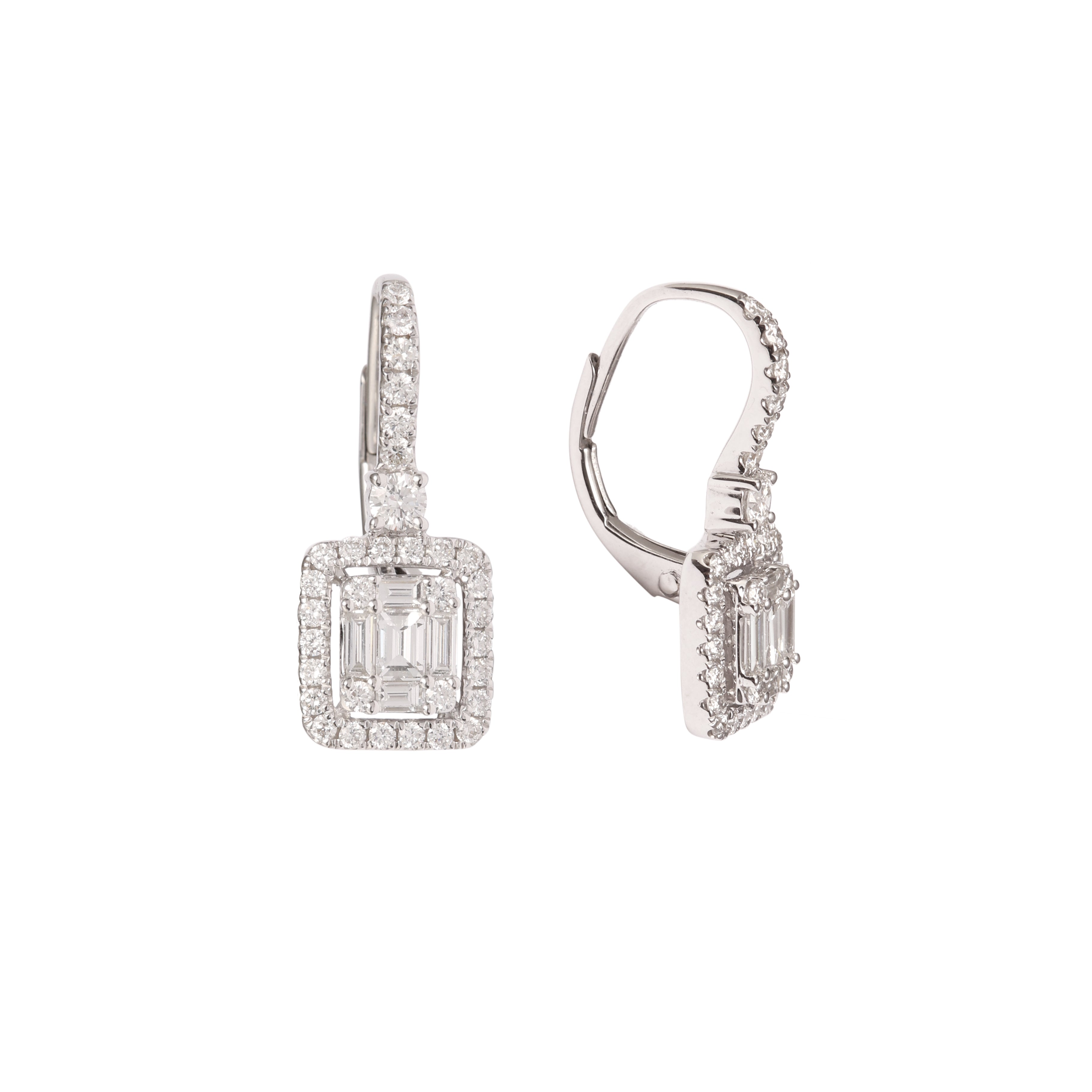 Boucles d’Oreilles Dormeuses Diamants Effet Taille Emeraude Or Gris 18 Carats