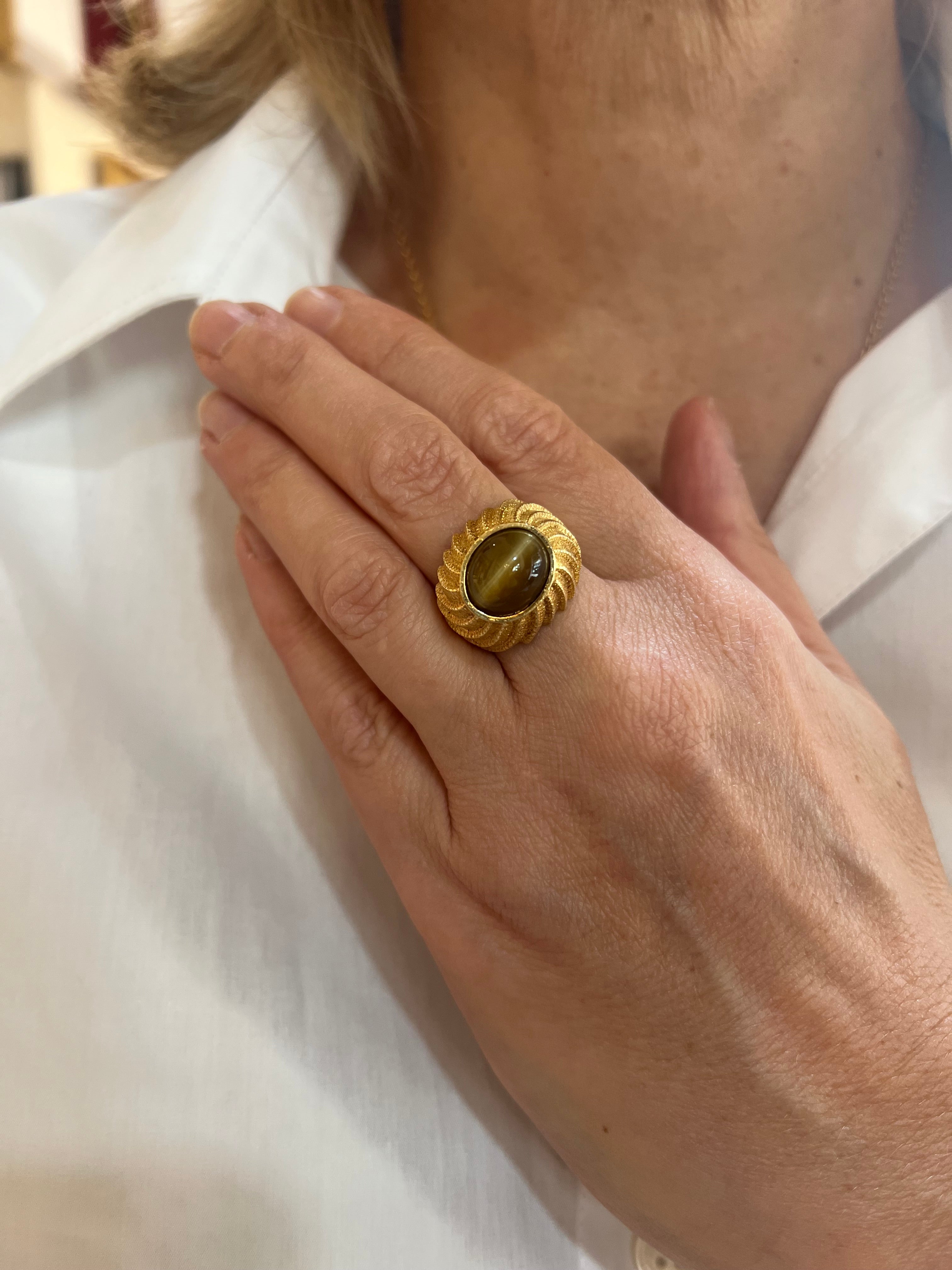 Bague Vintage Godronnée Chrysobéryl Œil de Chat Or Jaune 18 Carats