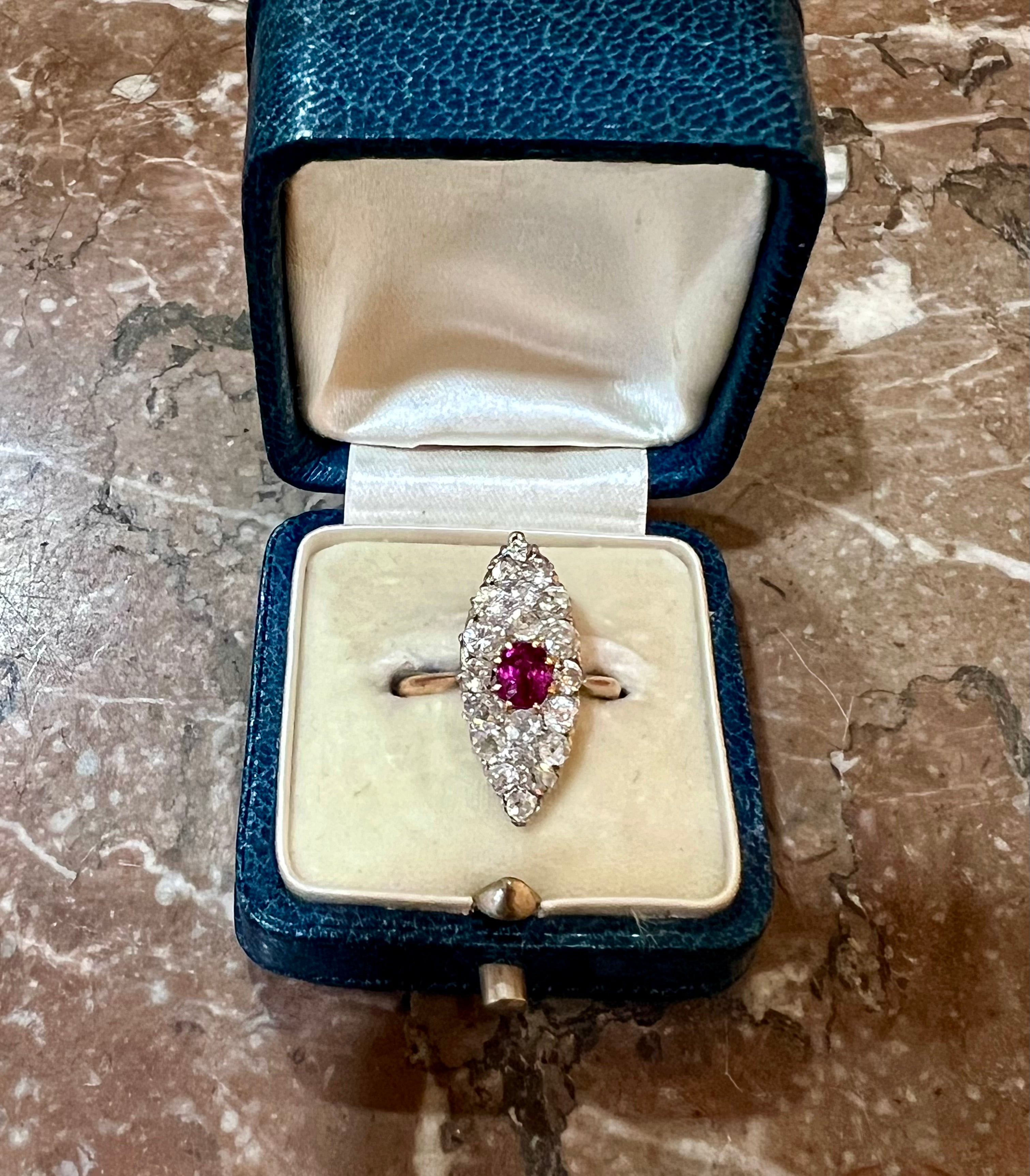 Bague Fiançailles/Cocktail Simulée Rubis 2 CT Marquise - Plaqué Or 14k Sur Argent 925 - Taille 6.5 - Sur Mesure