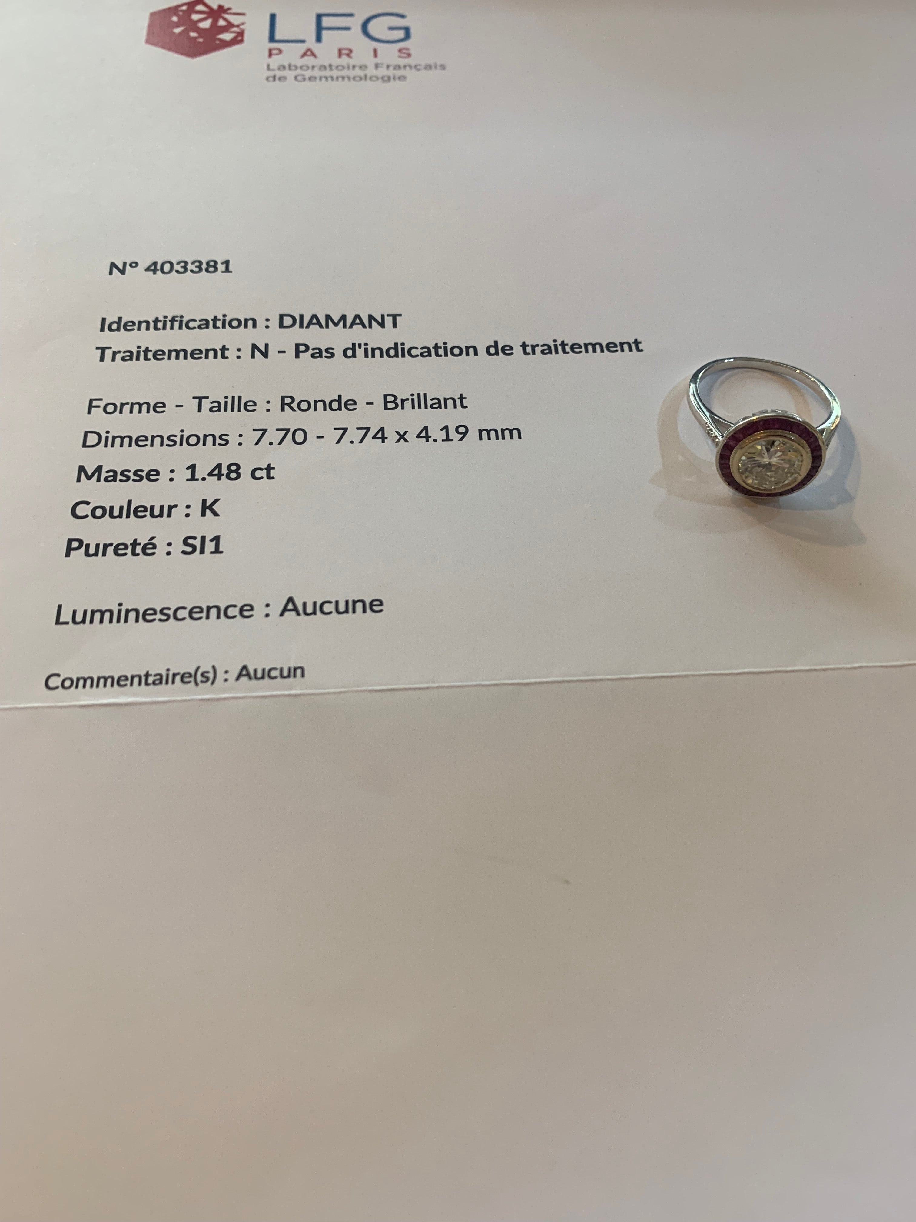 Bague Style Art Déco Diamants 1.50 Carats Rubis Or Gris 18 Carats (Certificat)