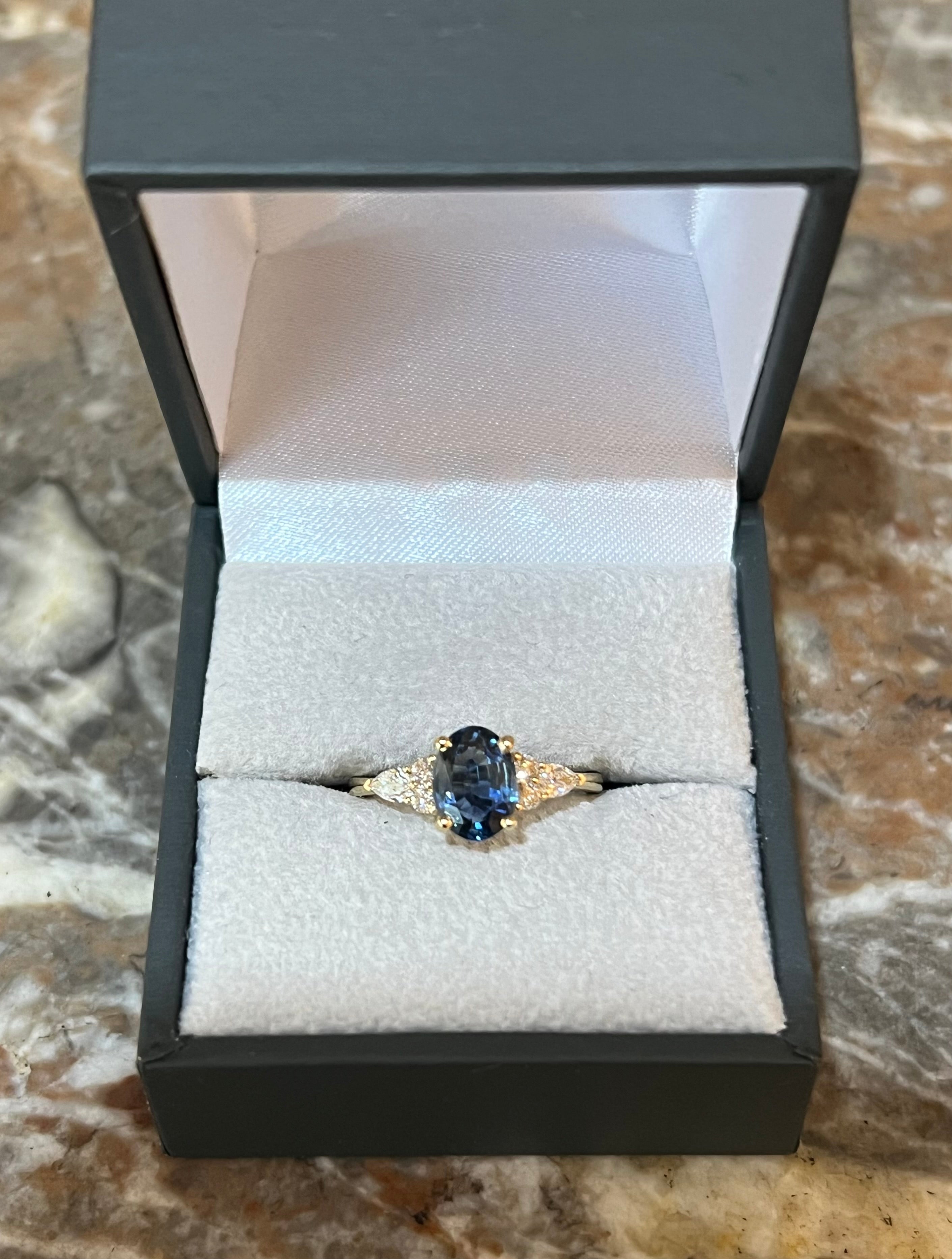 Bague Saphir 1.30 Carats Diamants Or Jaune 18 Carats