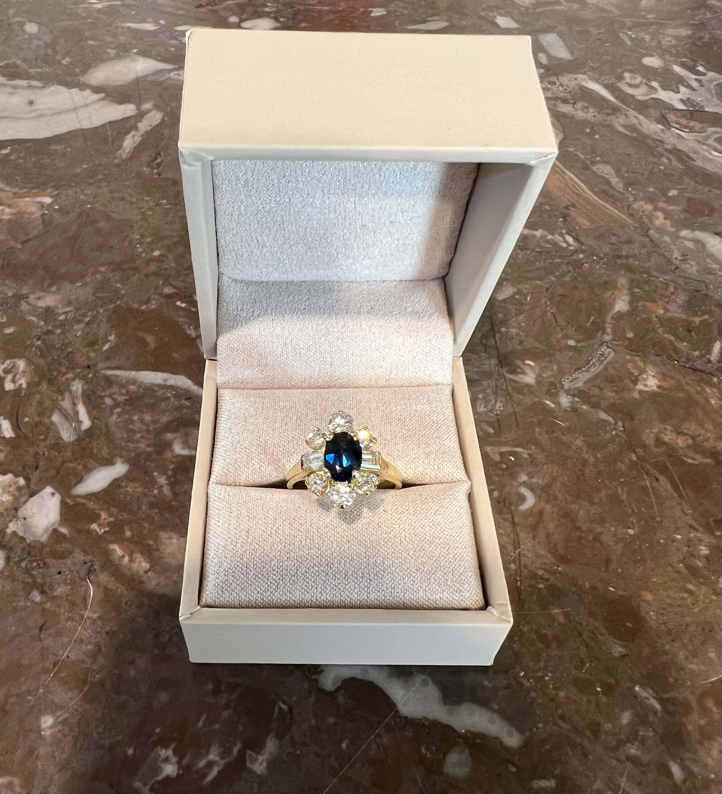 1.20 Carats Sapphire Diamonds 18 Carats Yellow Gold Pompadour Ring
