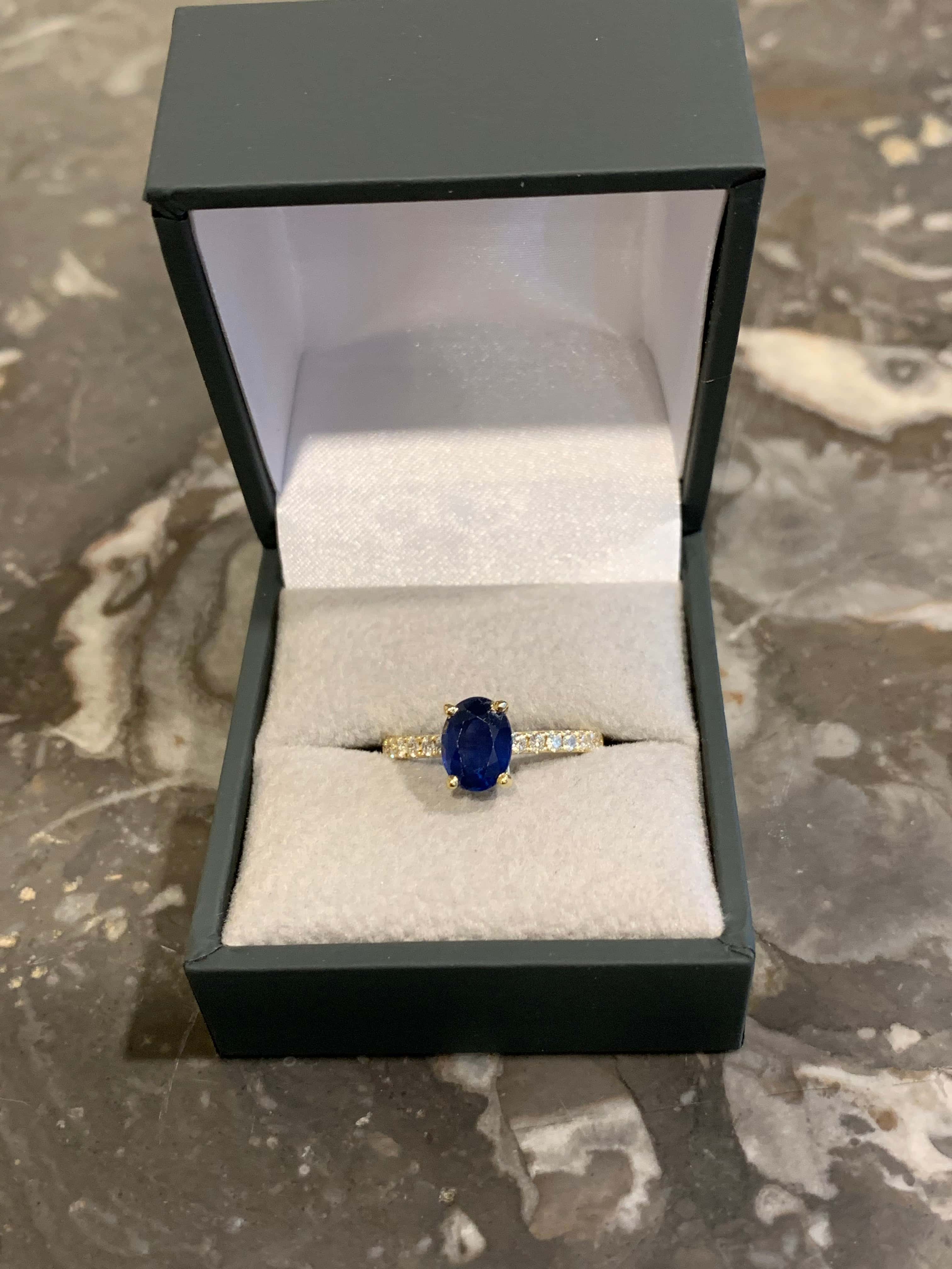 Bague Saphir 1.62 Carats Diamants Or Jaune 18 carats