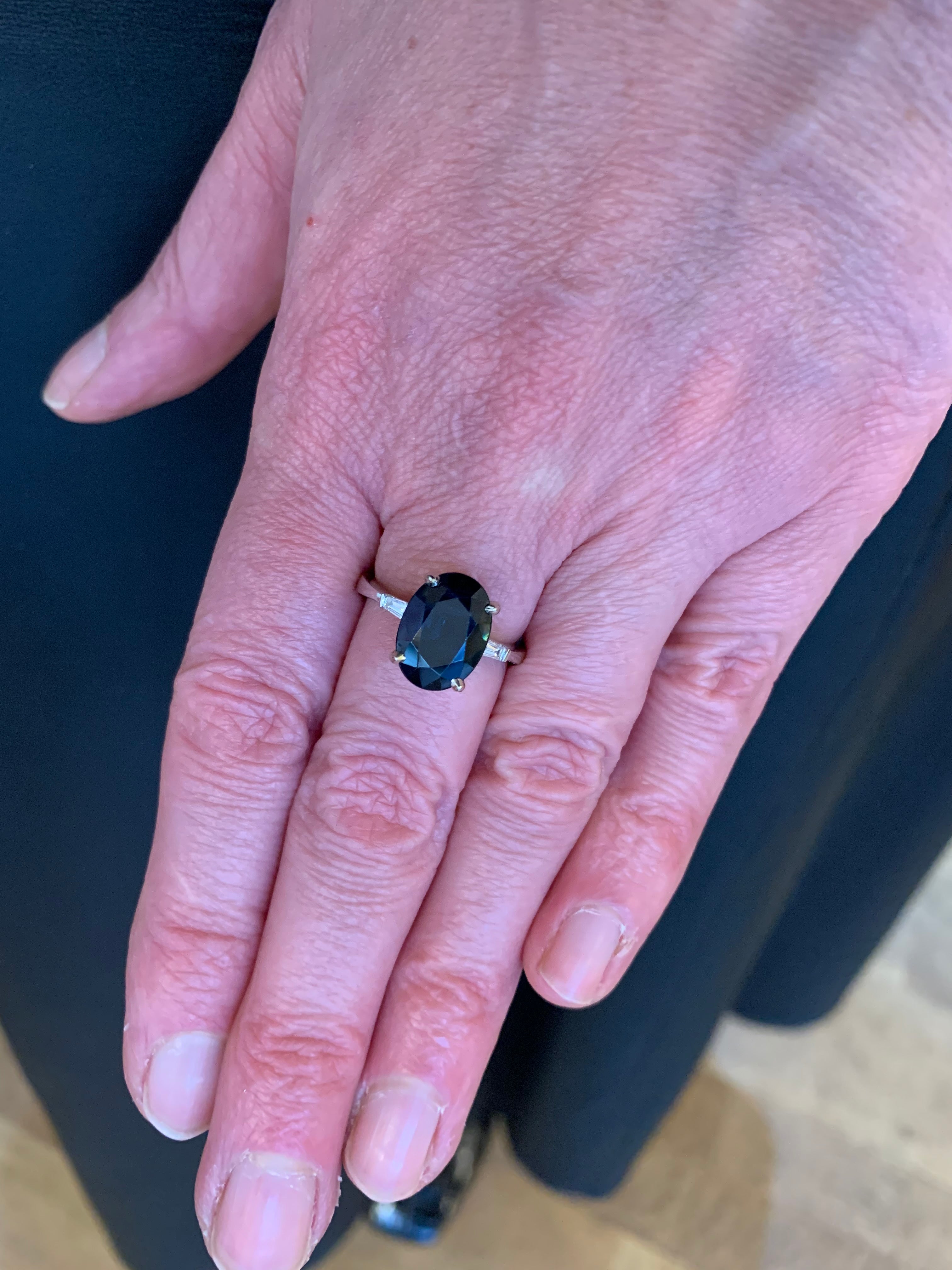 4.47 Carats Sapphire Diamonds 18 Carats White Gold Ring