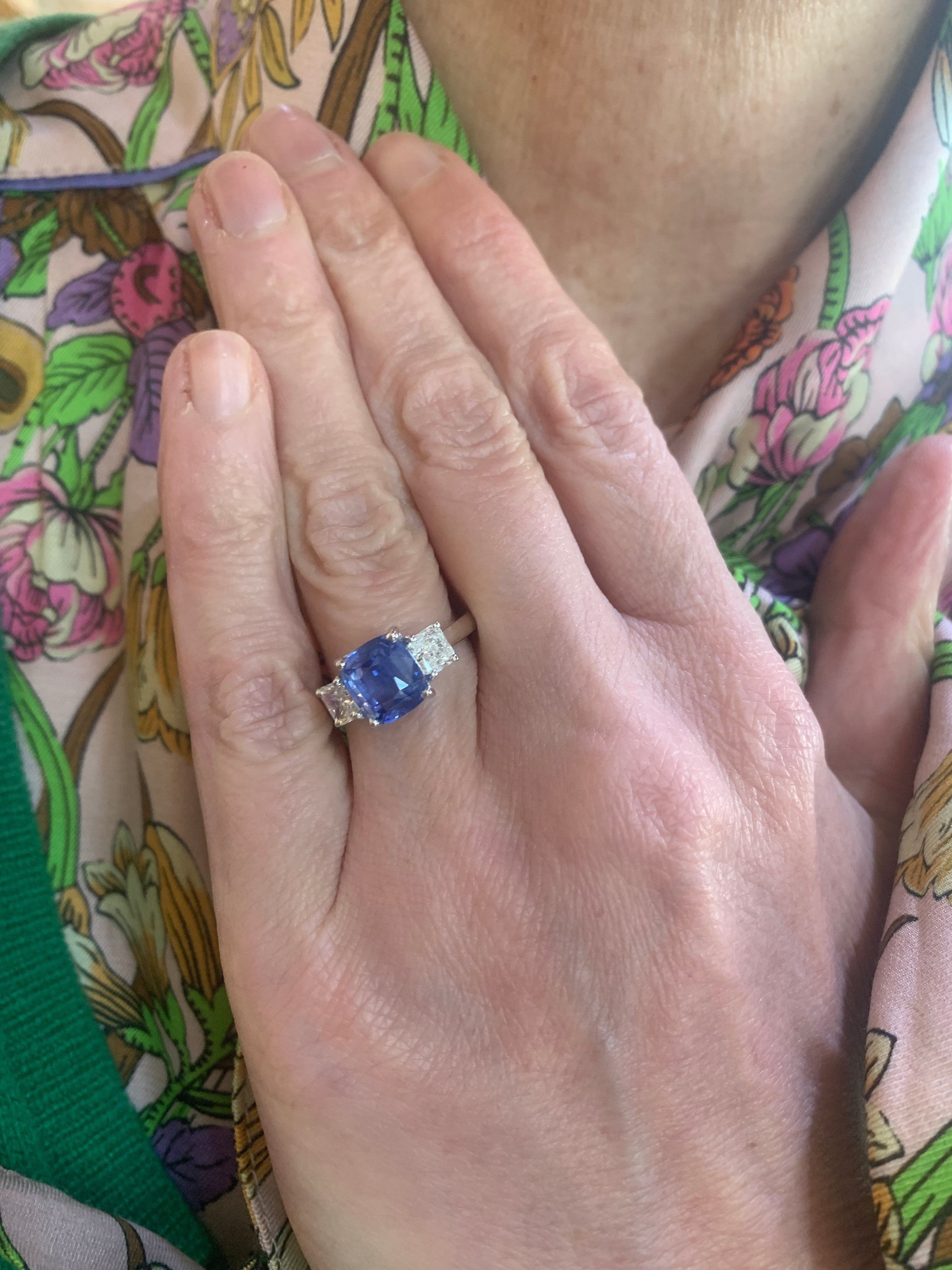 Certified 3.02 Carats Unheated Cushion-Cut Sapphire Diamonds 18 Carats White Gold Ring