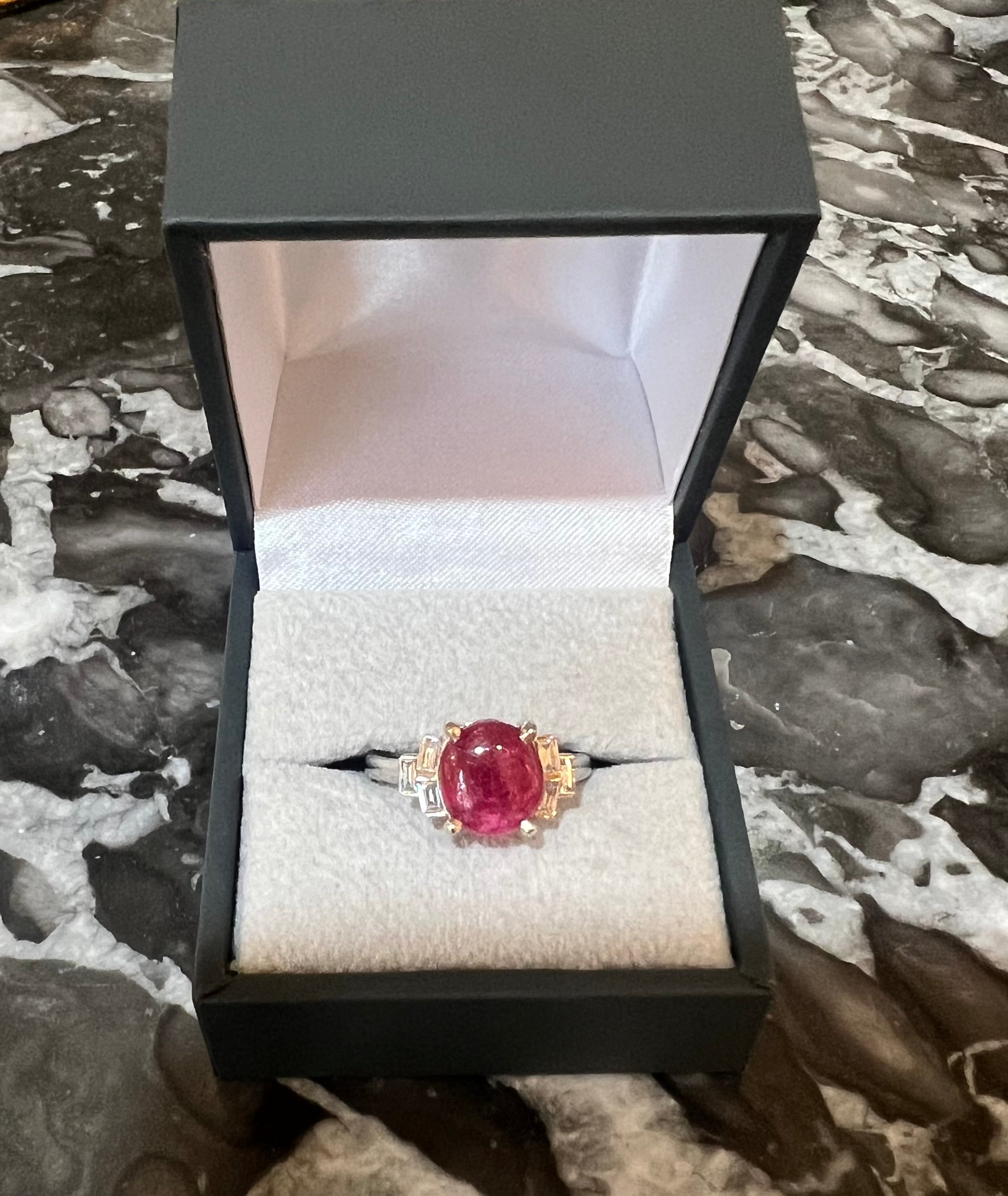 Bague Cabochon Spinelle Birmanie Non Chauffé Diamants Or Gris 18 Carats (Certificat)