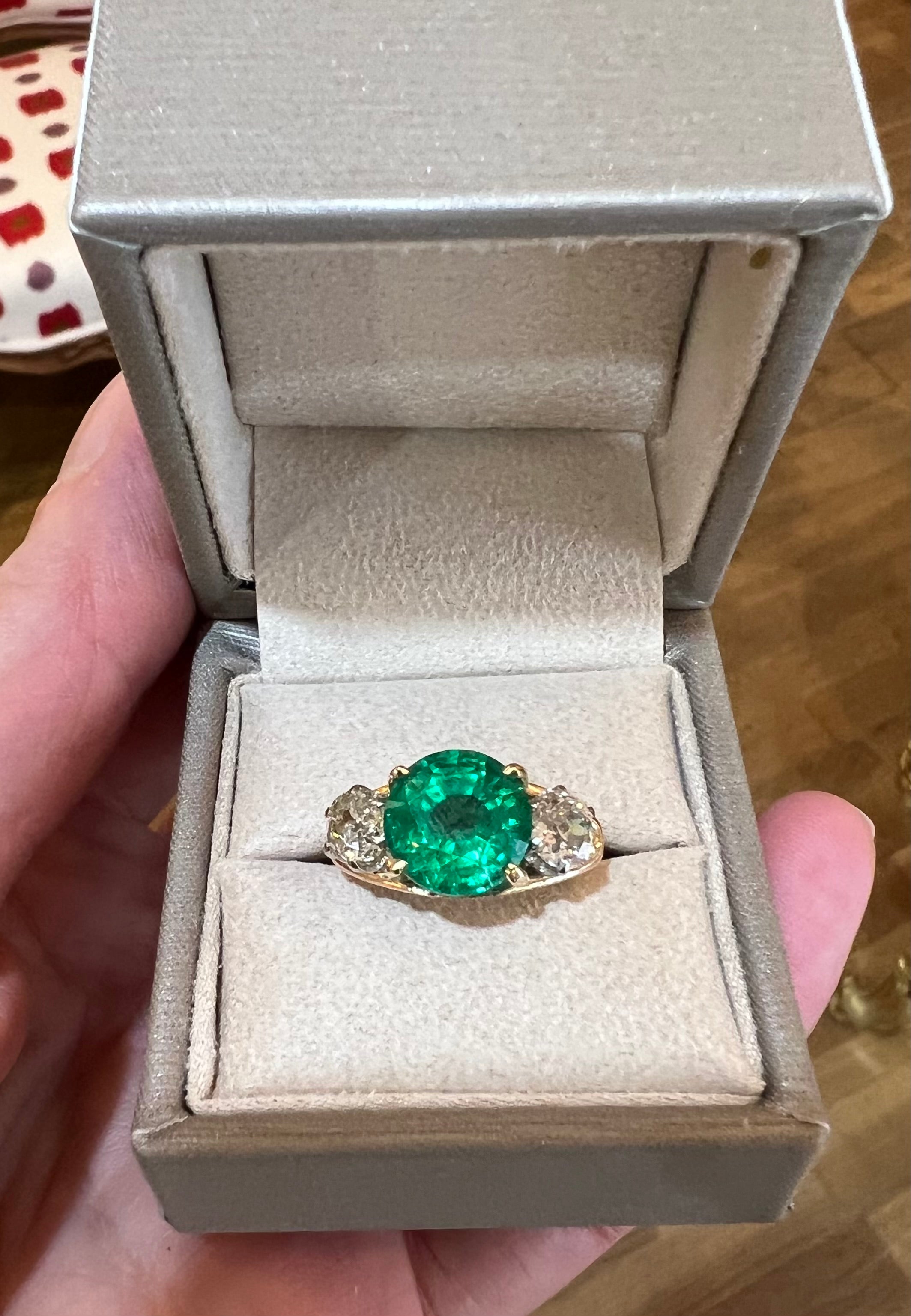 Certified 4.35 Carats Ethiopian Emerald Diamonds 18 Carats Yellow Gold Platinum Ring
