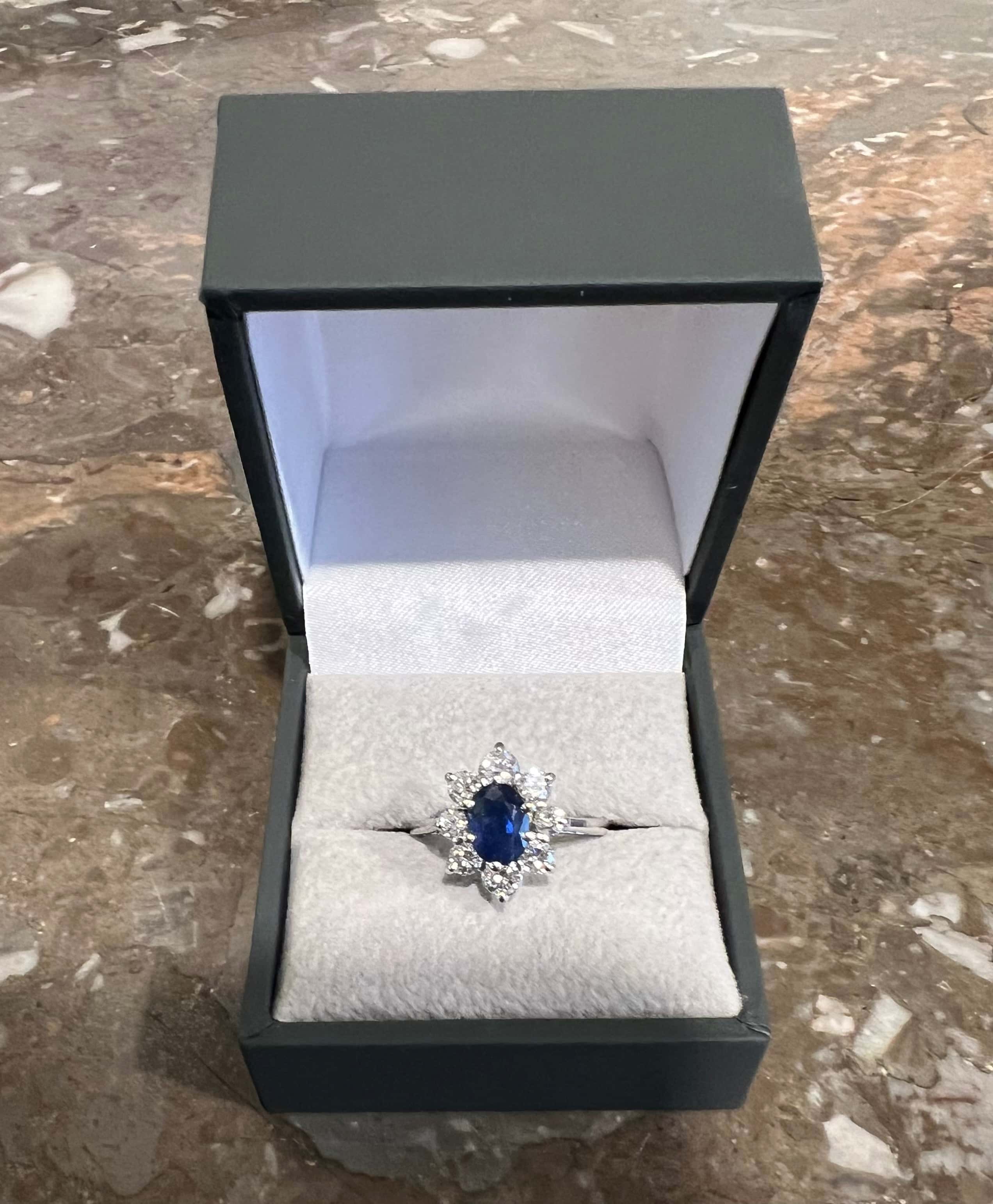 1.21 Carats Sapphire Diamonds 18 Carats White Gold Pompadour Ring
