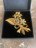 Broche Rétro Bouquet Topaze Saphirs Diamants Or Jaune 18 Carats