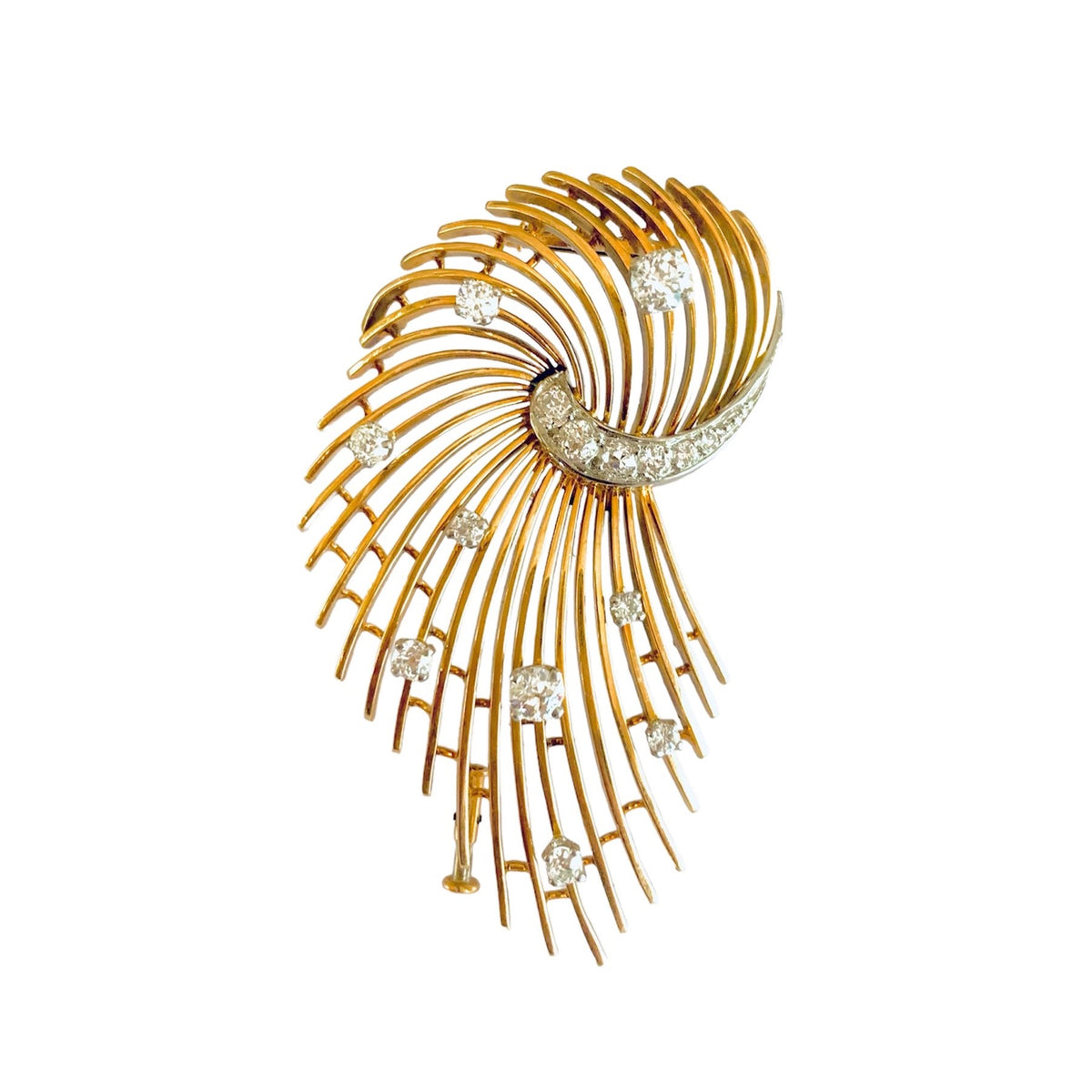 Broche Rétro Volute 1.30 Carats Diamants Or Jaune 18 Carats