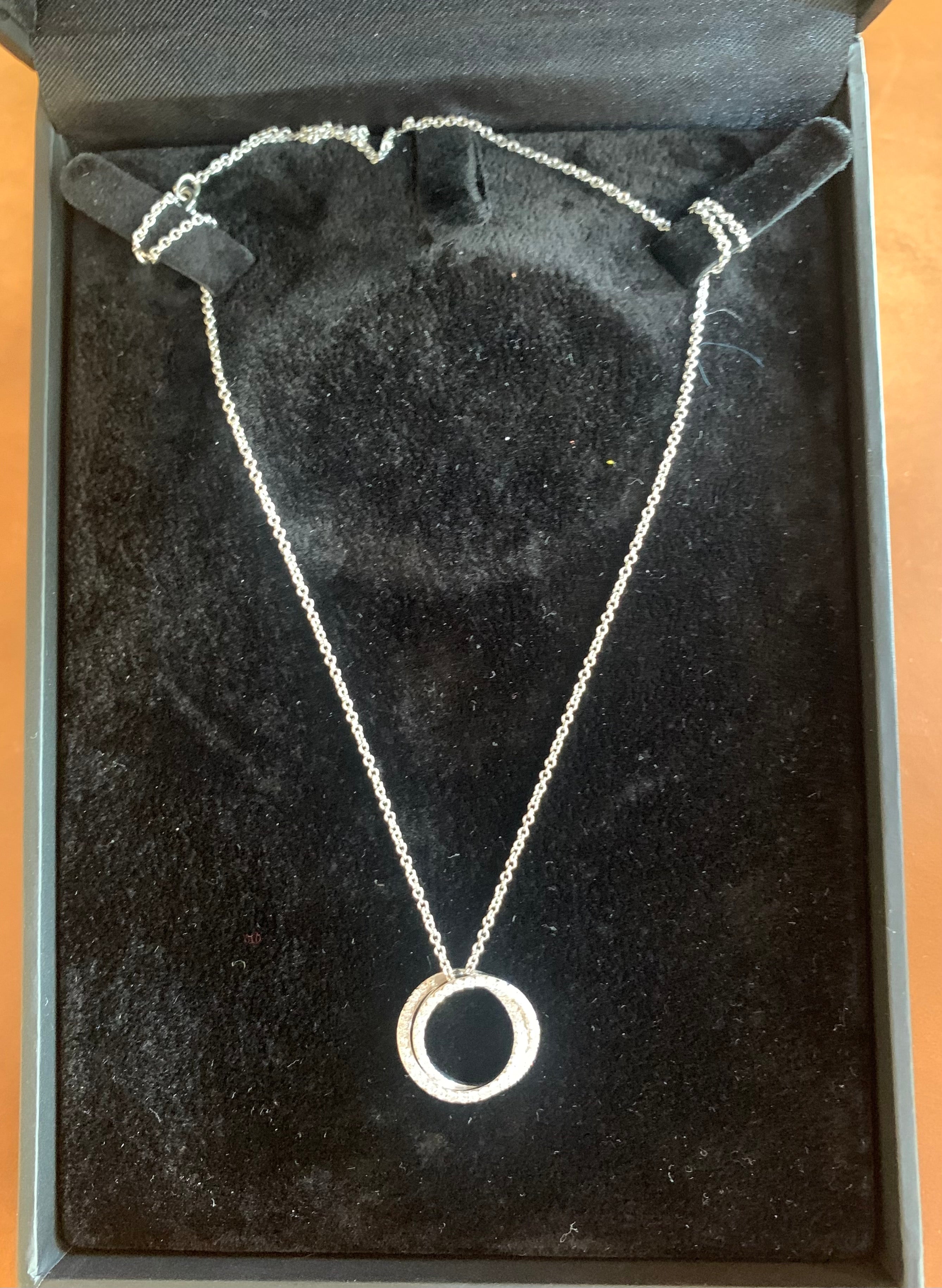 Collier Deux Cercles Pavage Diamants Or Gris 18 Carats