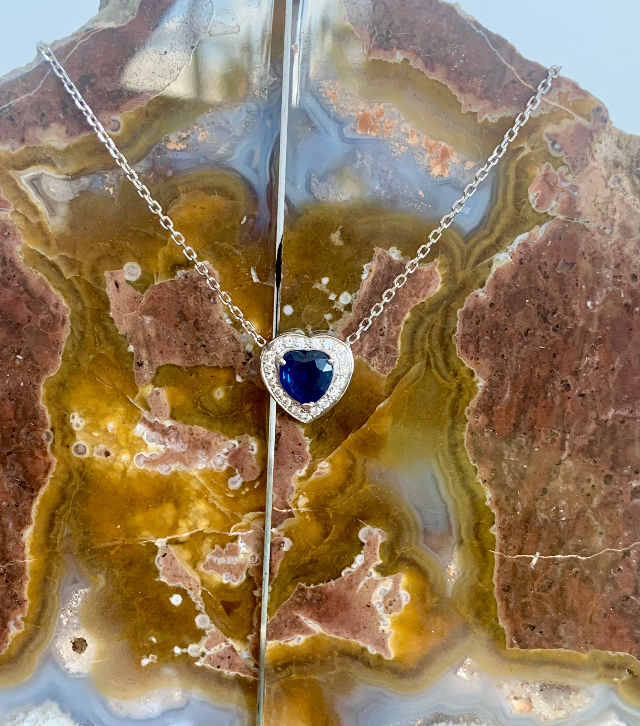 Collier Saphir Cœur 1,40 Carats Diamants Or Gris 18 Carats