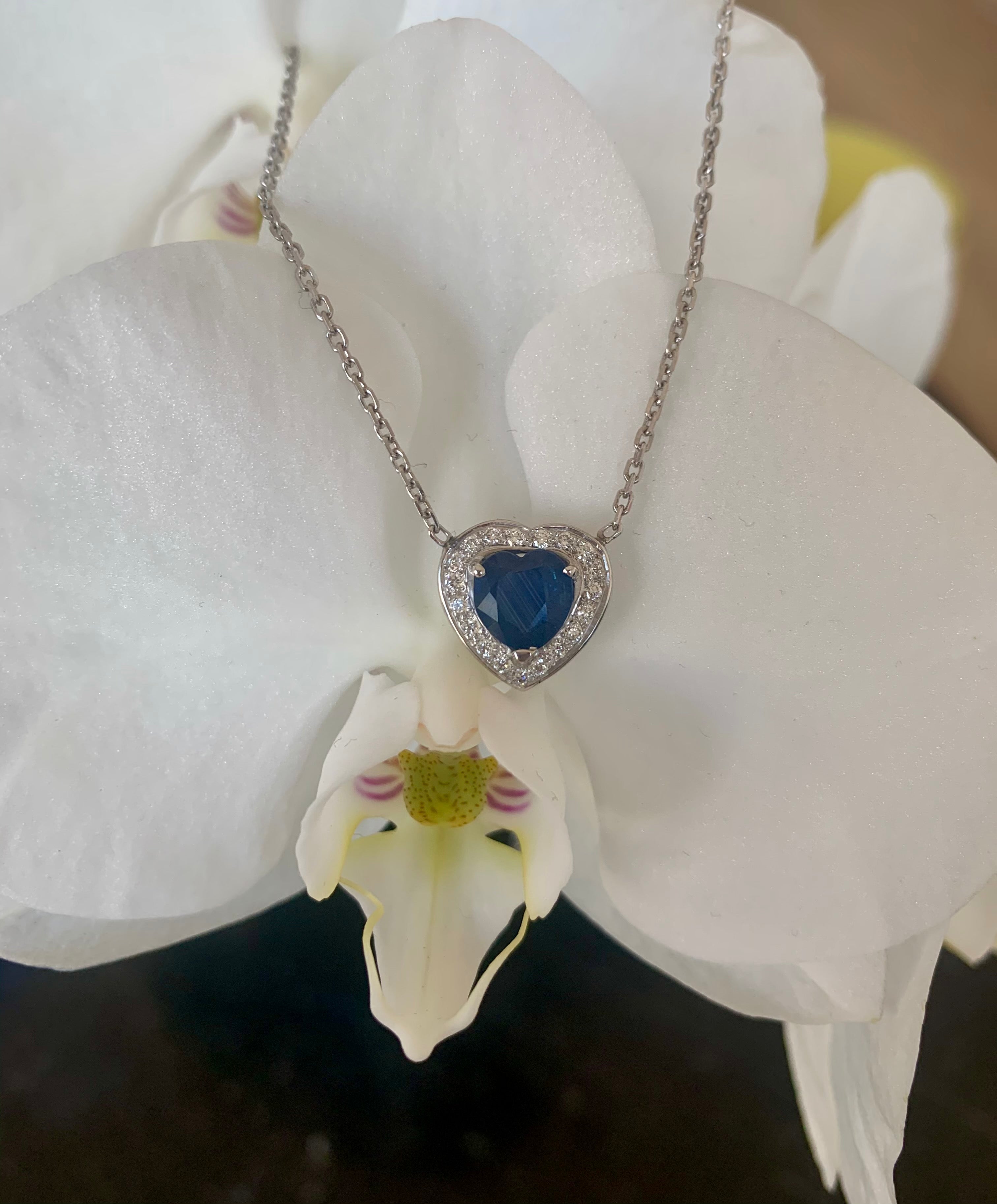 Collier Saphir Cœur 1,40 Carats Diamants Or Gris 18 Carats