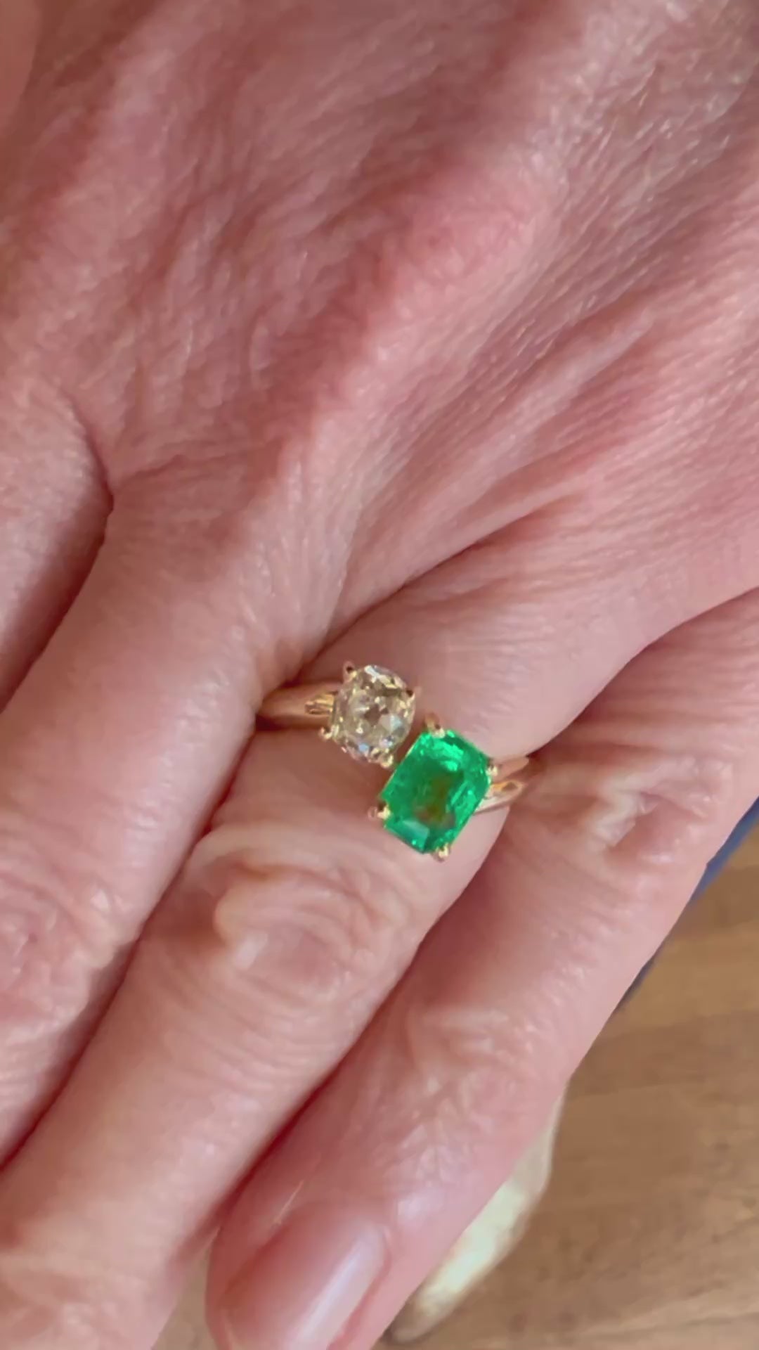 Bague Toi & Moi Emeraude 1 Carat Diamant 0.70 Carat Or Jaune 18 Carats (Certificat)