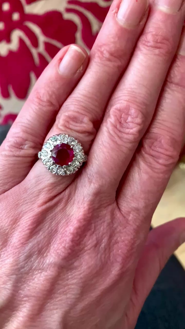 Certified 2 Carats Burmese Ruby Diamonds Platinum 18 Carats White Gold Daisy Ring