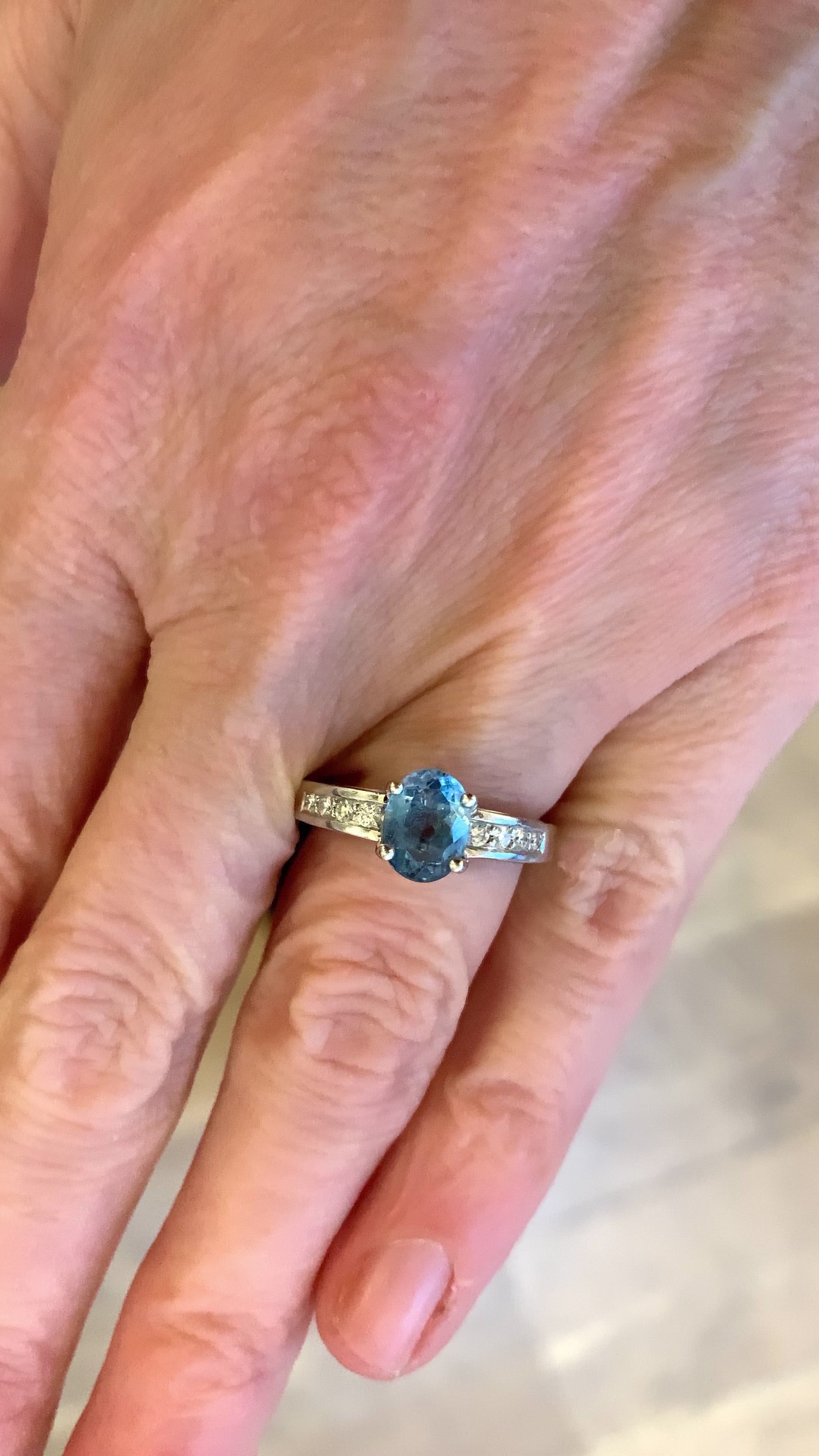 Bague Topaze 1.60 Carats Diamants Or Gris 18 Carats