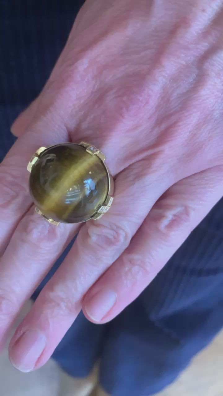 Tiger's Eye Diamonds 18 Carats Yellow Gold Cocktail Ring