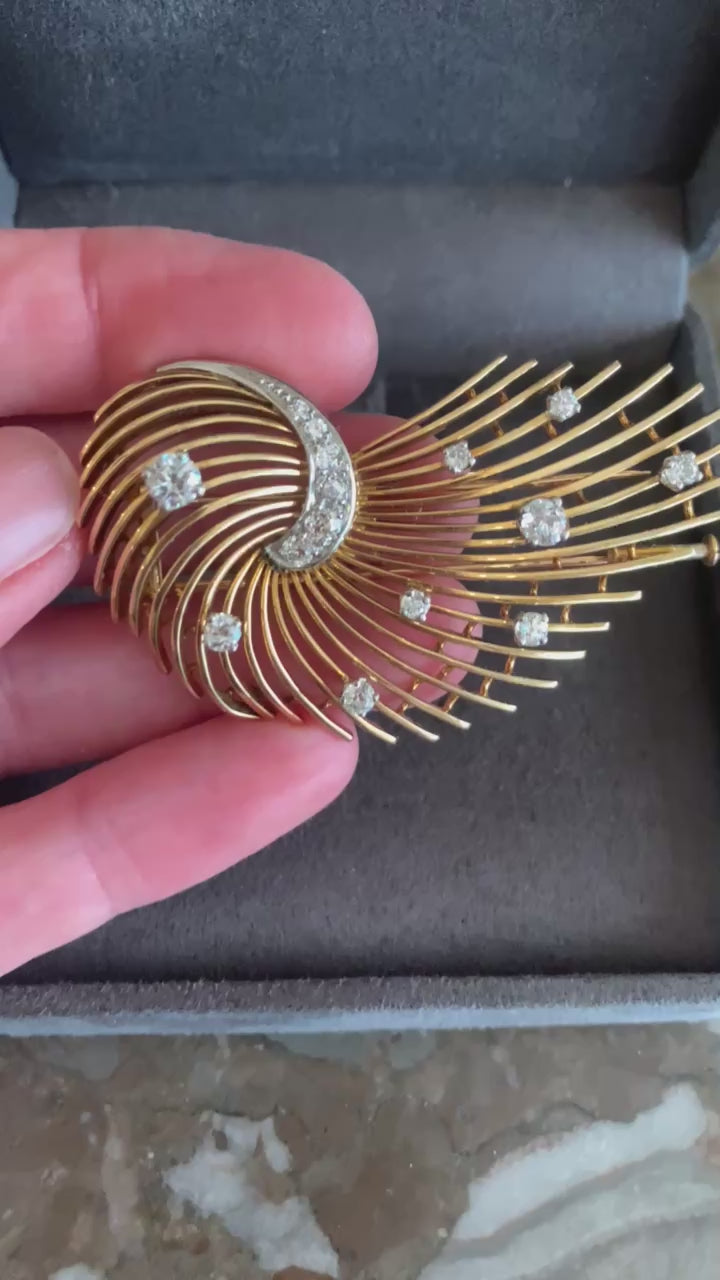Broche Rétro Volute 1.30 Carats Diamants Or Jaune 18 Carats
