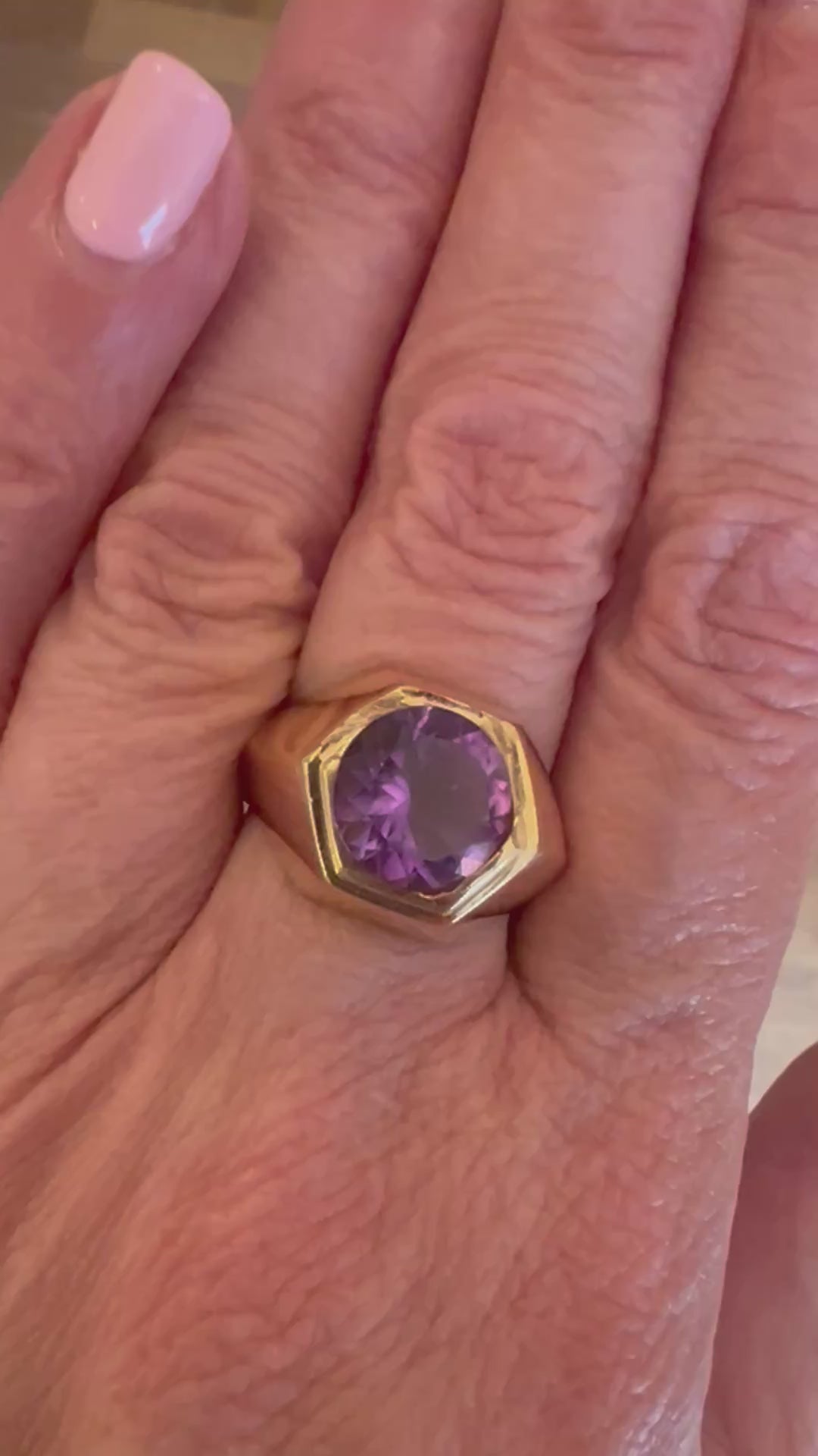 Bague Chevalière Améthyste 2.70 Carats Or Jaune 18 Carats