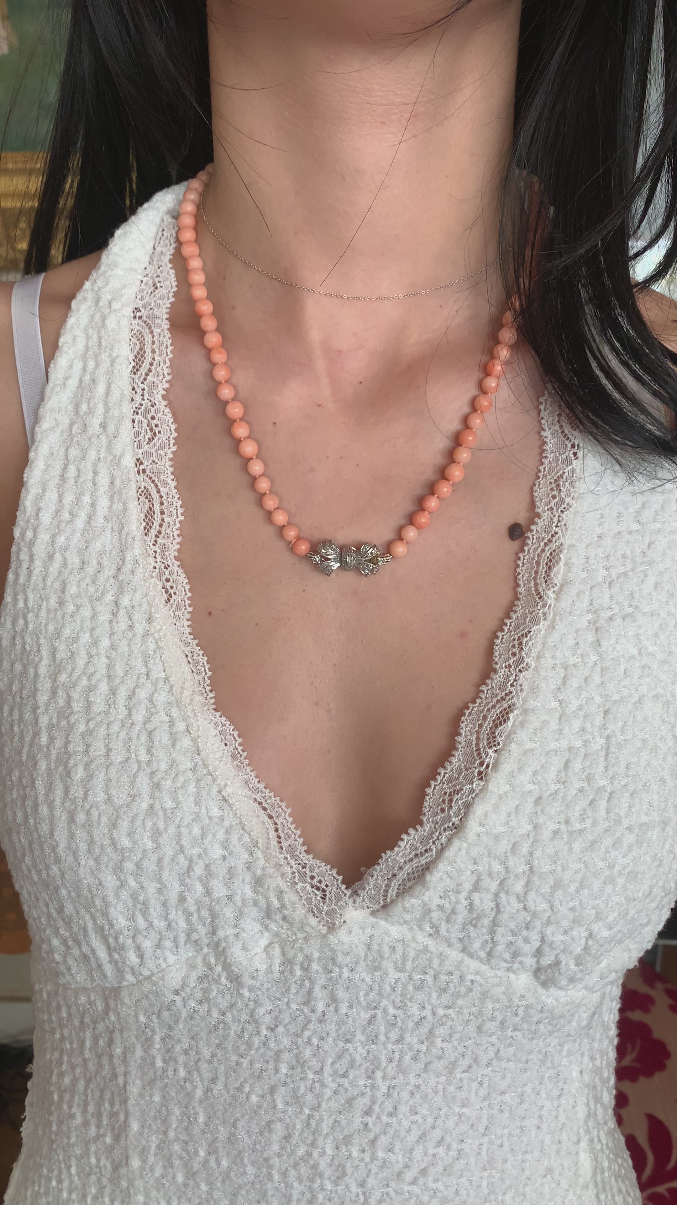 Collier Vintage Corail Peau d'Ange Diamants Or Gris 18 Carats