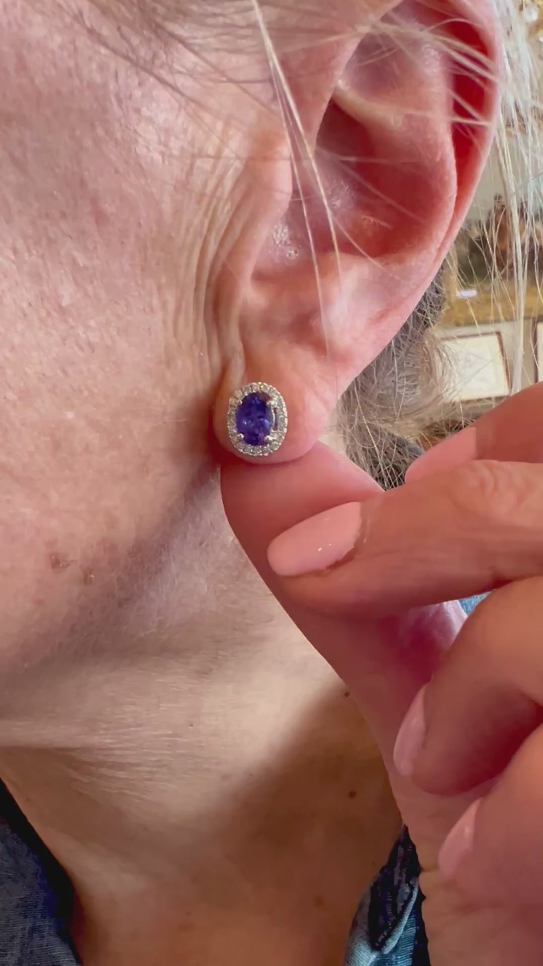 Clous d'Oreilles Tanzanites Diamants Or Gris 14 Carats
