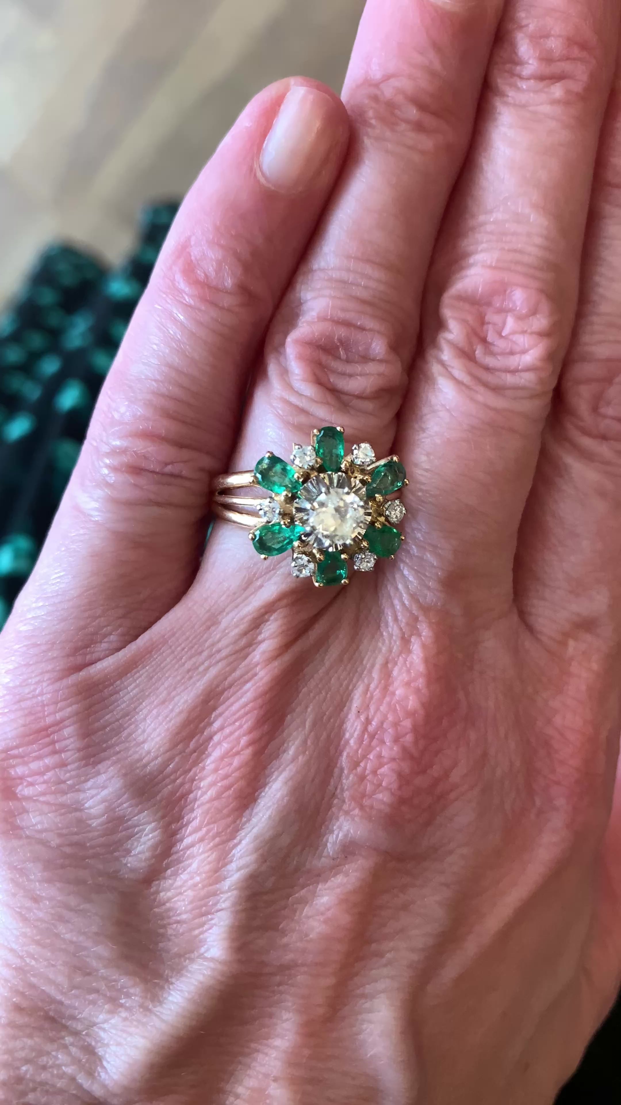 Bague Marguerite Emeraudes Diamants Or Jaune 18 Carats