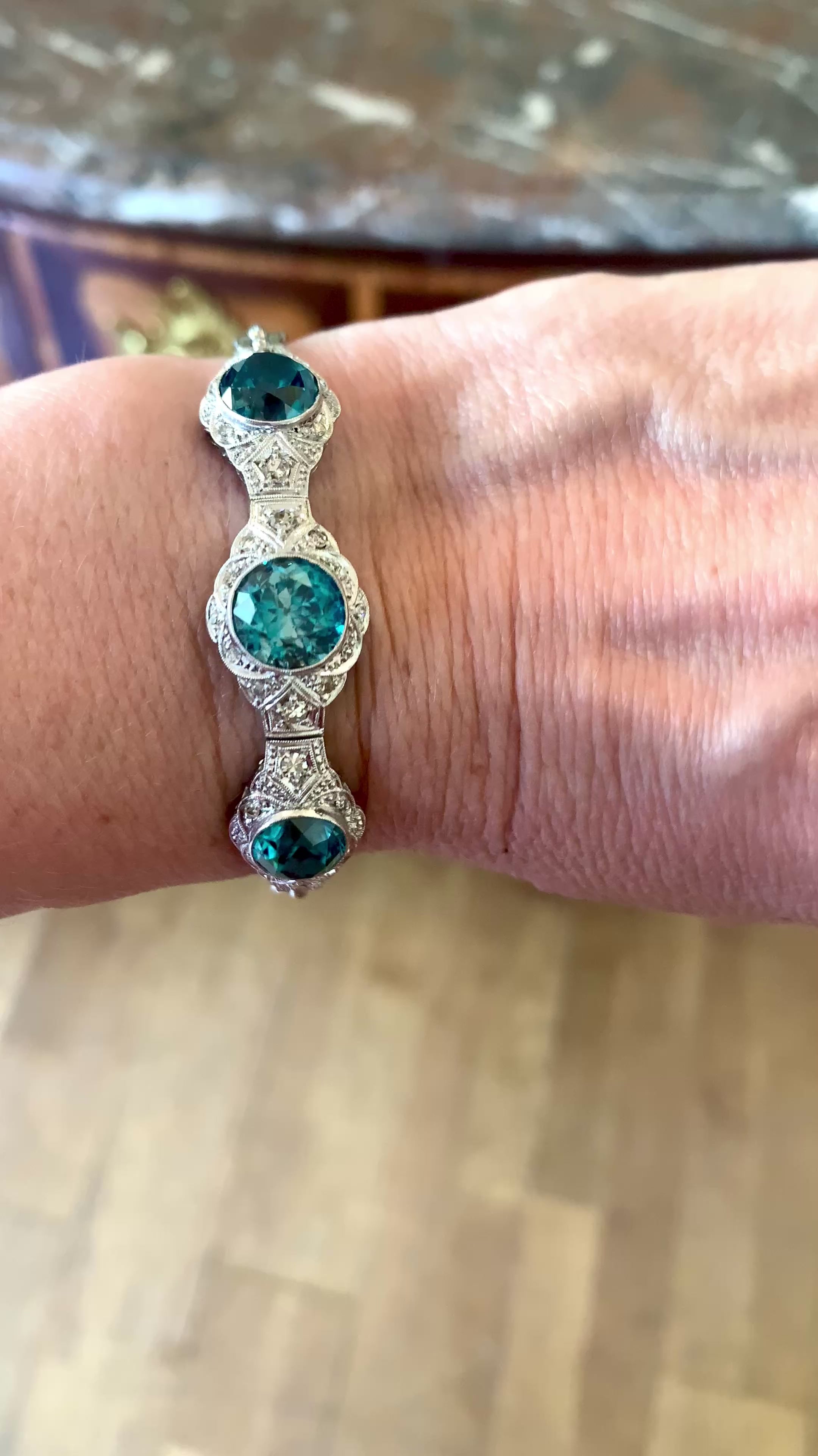 Vintage 12 Carats Blue Zircons Diamonds Platinum 14 Carats White Gold Bracelet