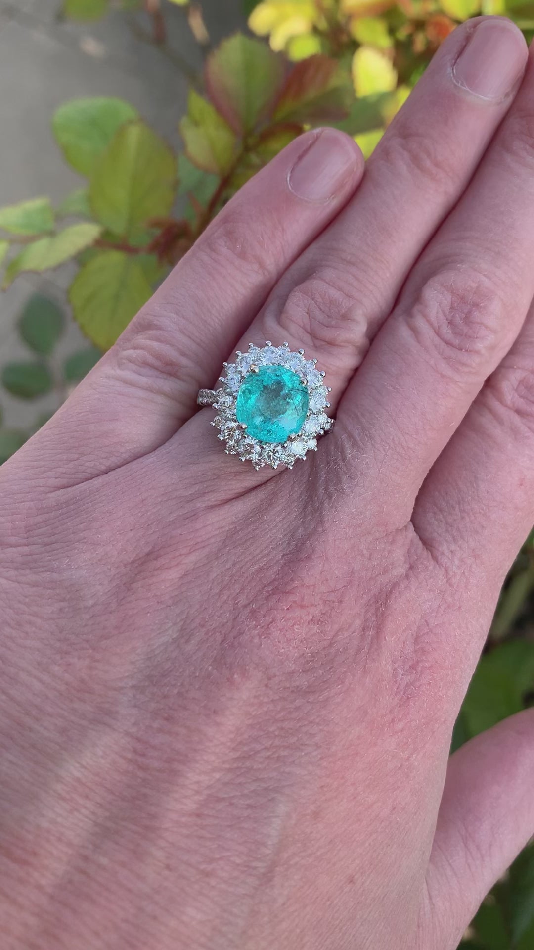 Certified 4.22 Carats Paraïba Tourmaline 1.60 Carats Diamonds 18K White Gold Ring