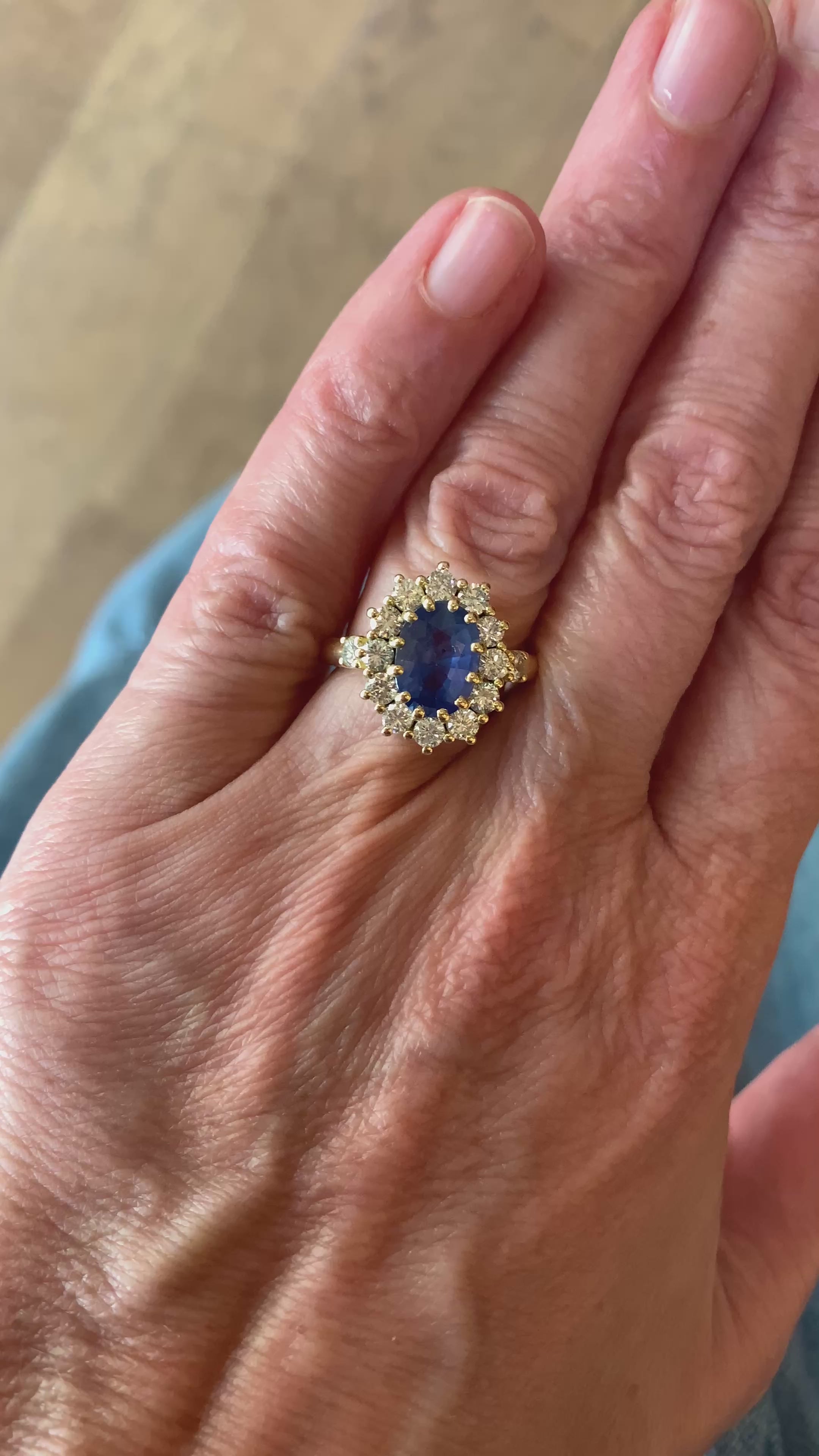 Certified 2.20 Carats Unheated Ceylon Sapphire Diamonds 18 Carats Yellow Gold Pompadour Ring