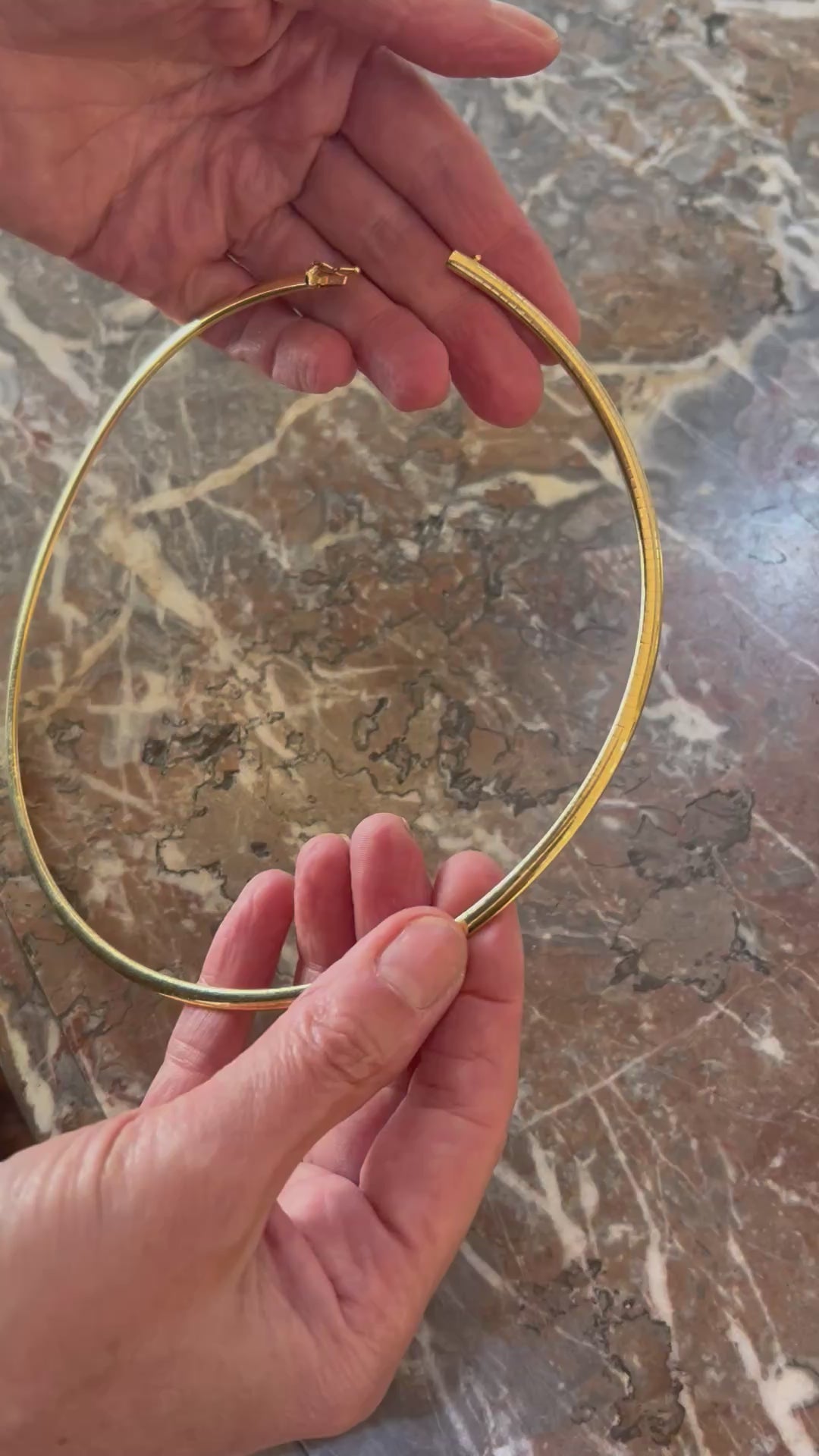 18 Carats Yellow Gold Torque Necklace