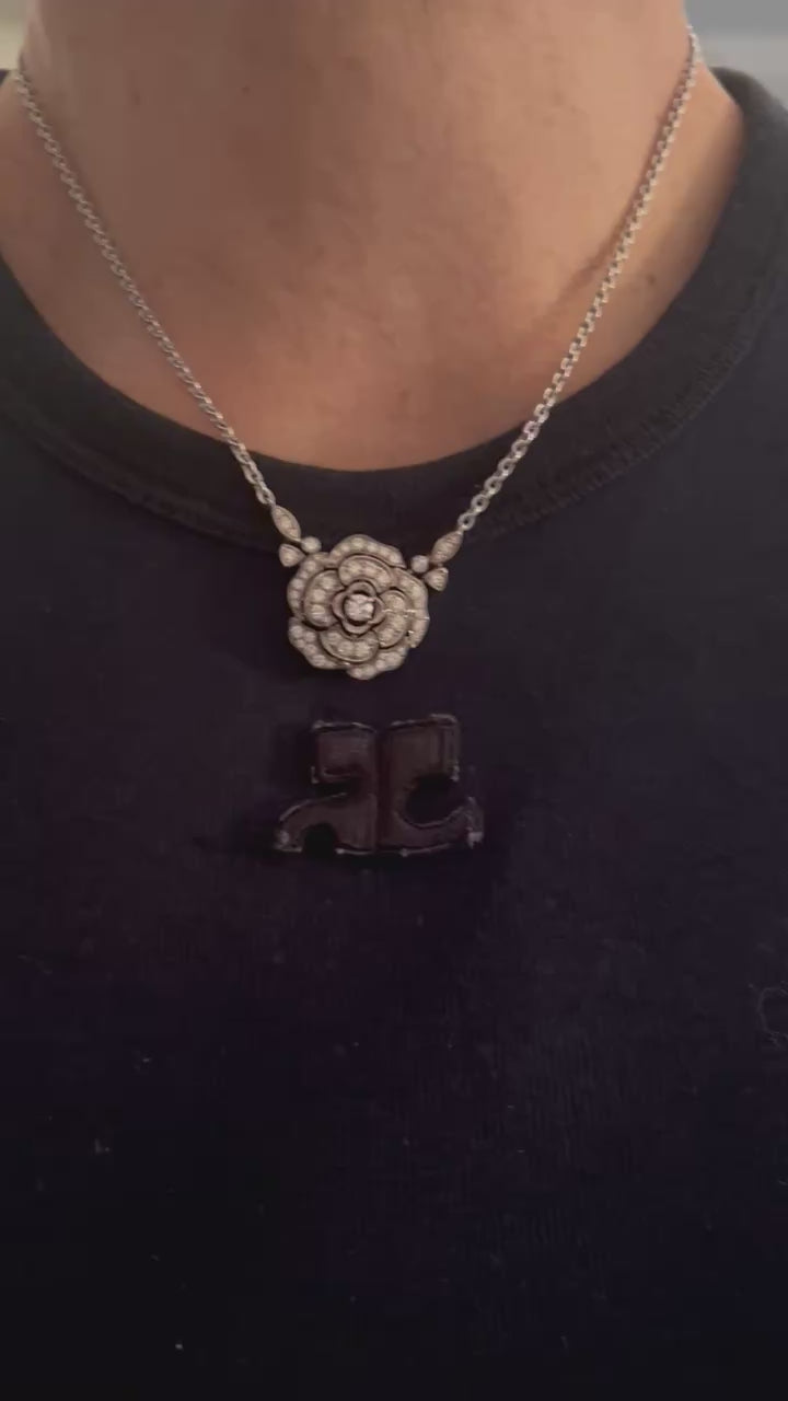 Collier Chanel Bouton de Camélia Grand Modèle Diamants Or Gris 18 Carats