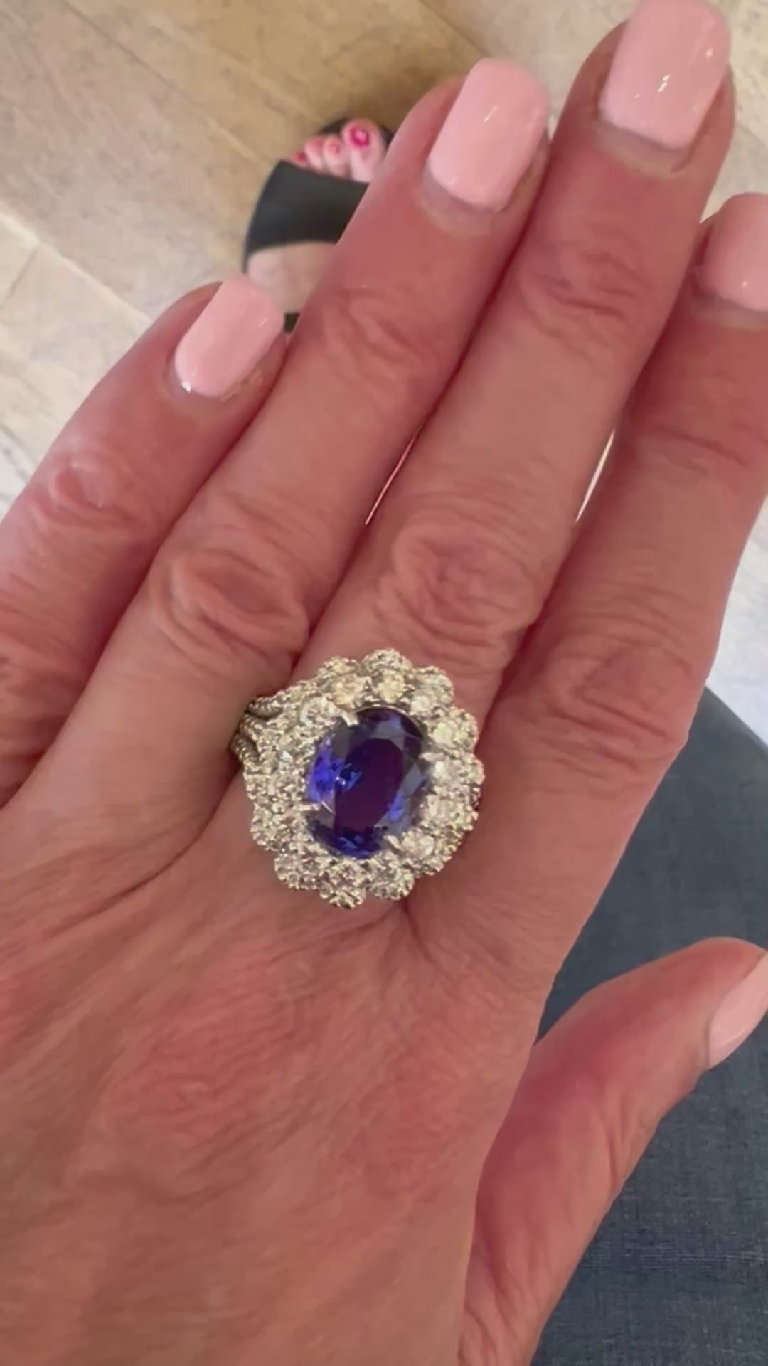Bague Pompadour Tanzanite 3.50 Carats Diamants Or Gris 18 Carats