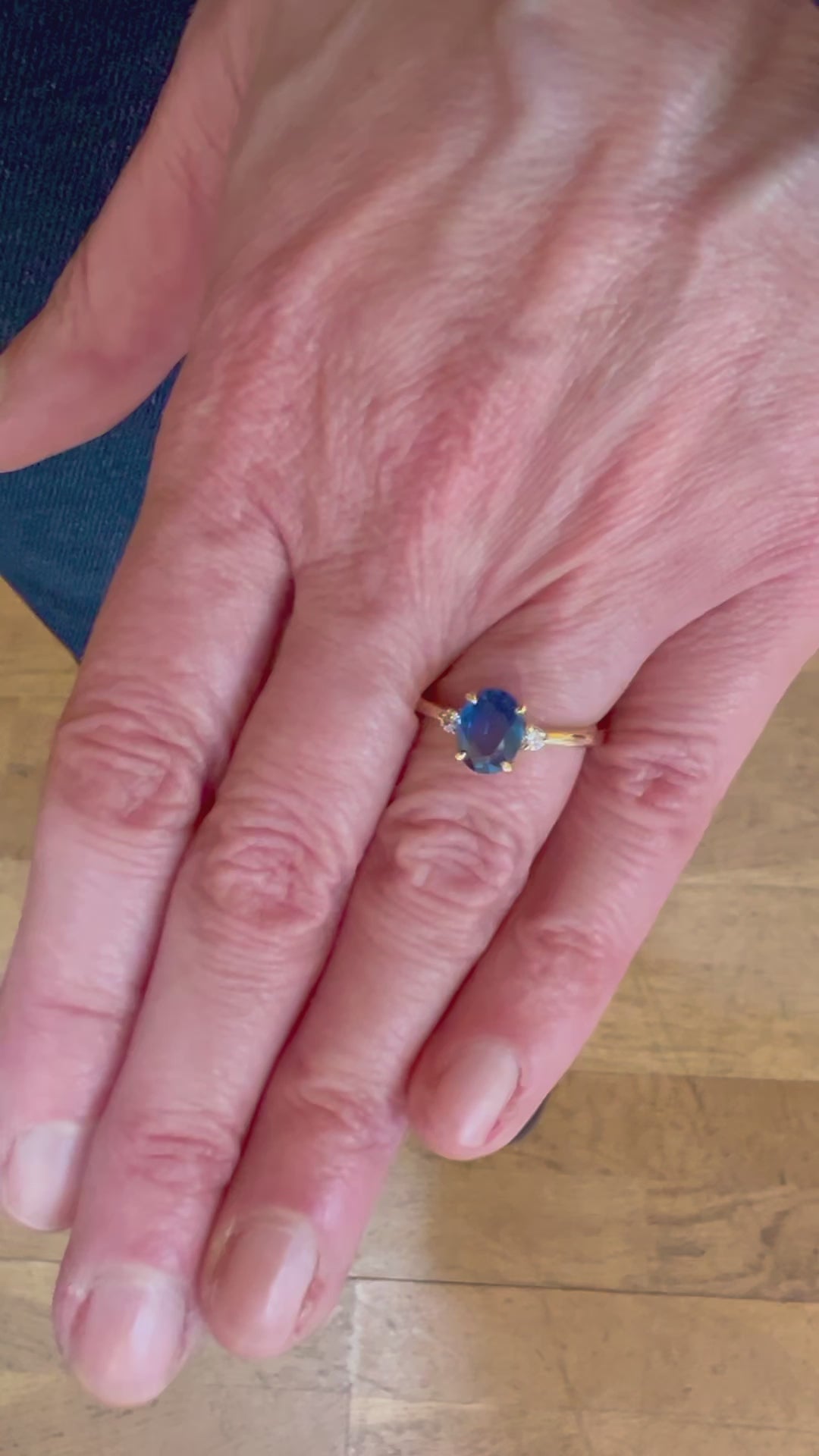 1.20 Carats Sapphire Diamonds 18 Carats Yellow Gold Ring