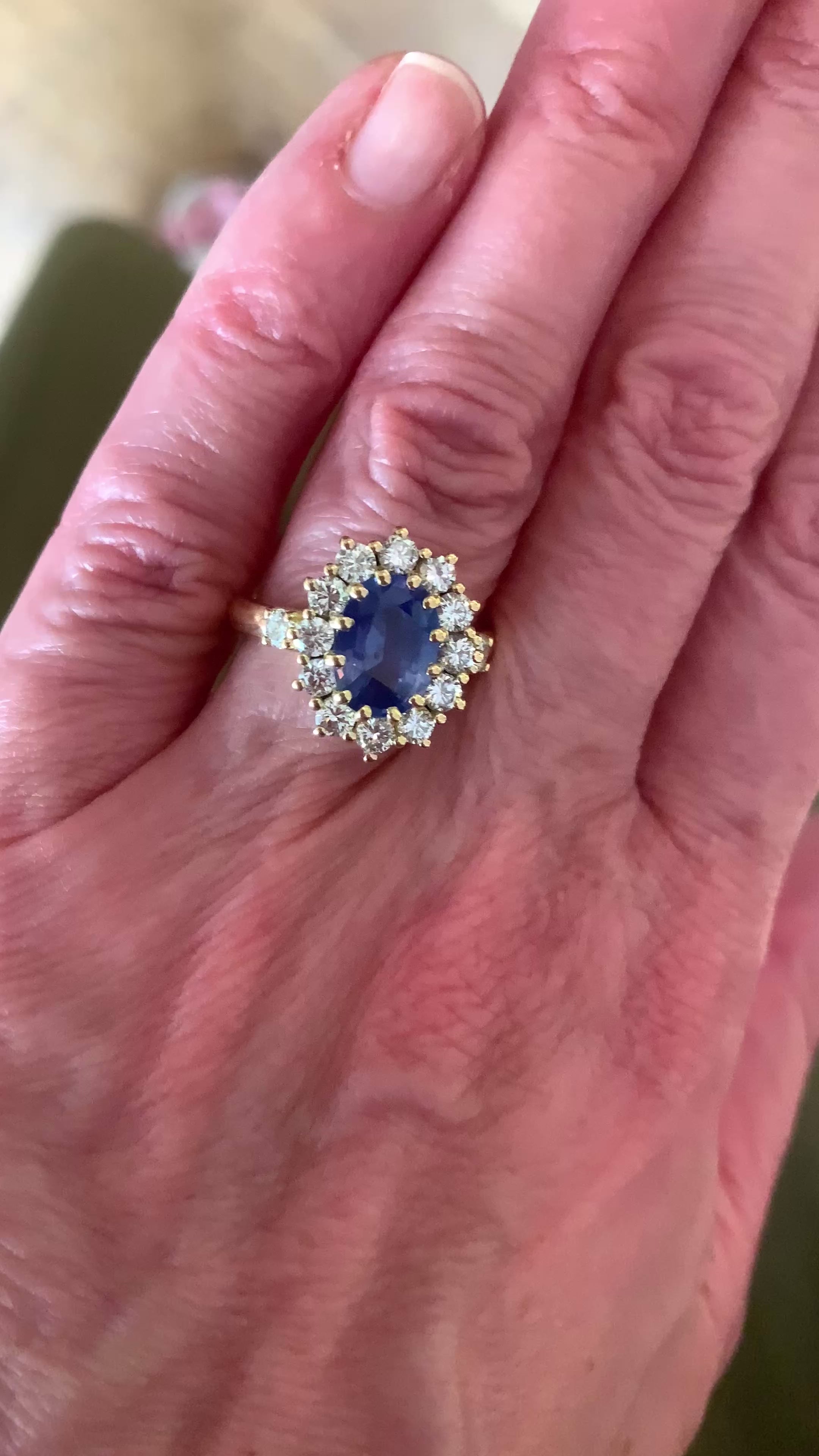 Bague Pompadour Saphir Ceylan Non Chauffé 2.20 Carats Diamants Or Jaune 18 Carats