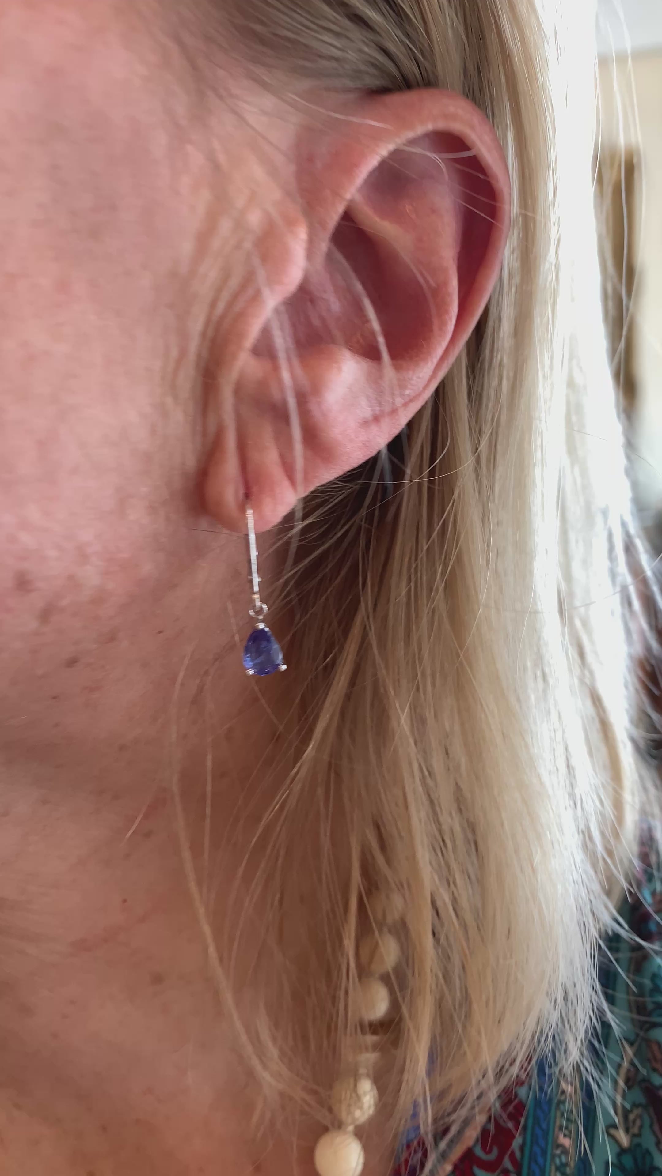 Boucles d'Oreilles Dormeuses Tanzanites Poires Or Gris 18 Carats