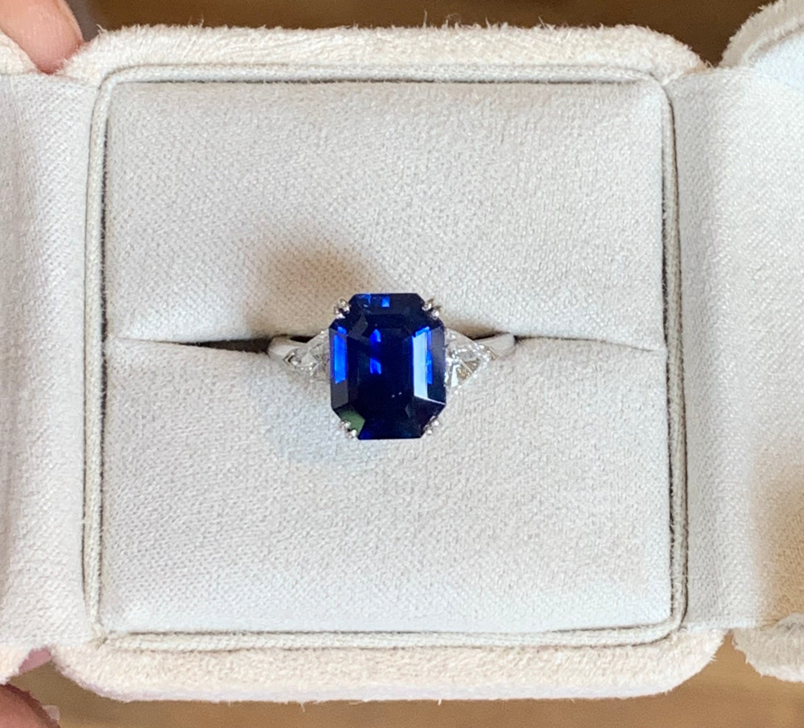 4.94 Carats Ceylon Sapphire Diamonds Troïdia Platinum Ring