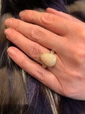 Bague Opale Ethiopie 4.81 Carats Diamants Or Jaune 18 Carats