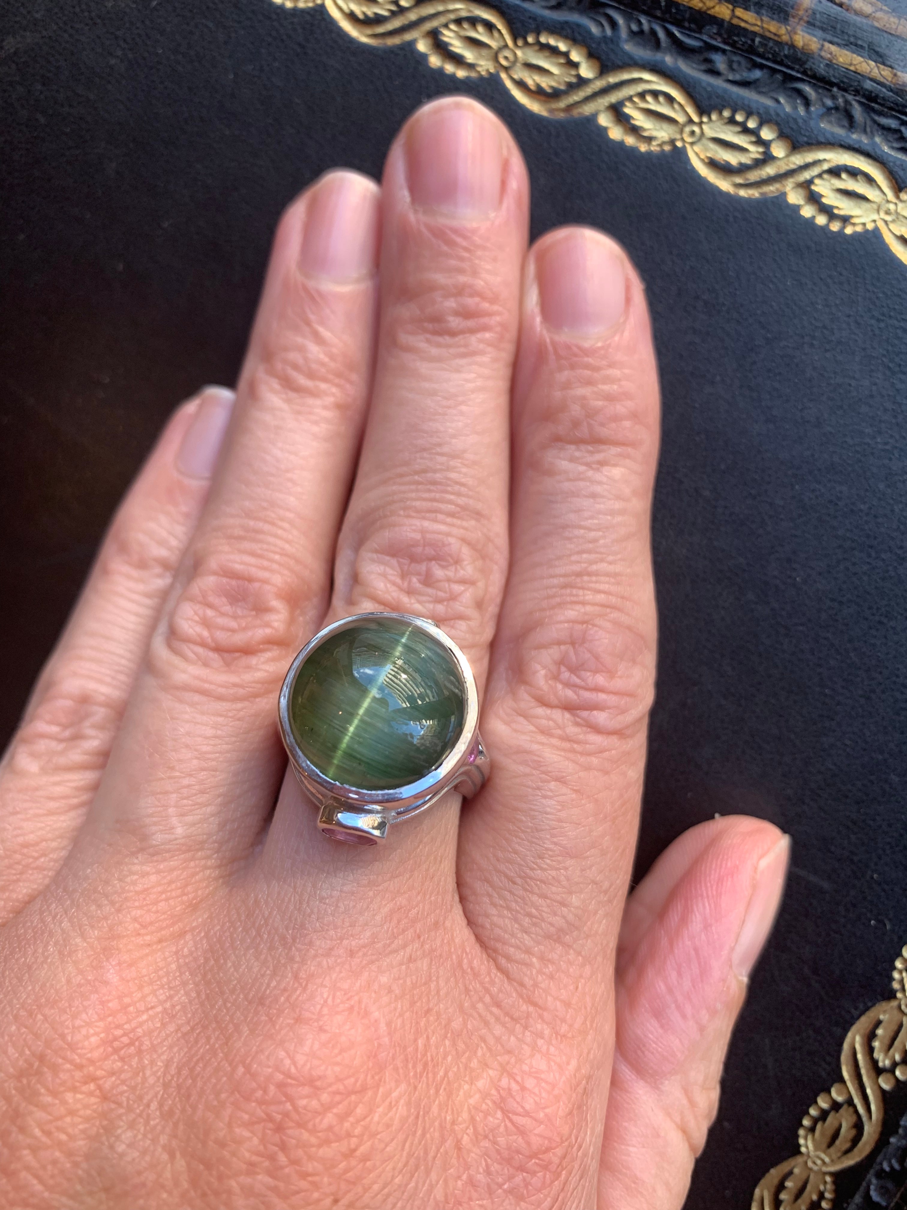 Cat’s Eye Green Tourmaline pink sapphires 18K White Gold Ring