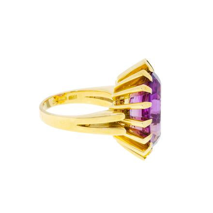 14 Carats Amethyst 18 Carats Yellow Gold Cocktail Ring