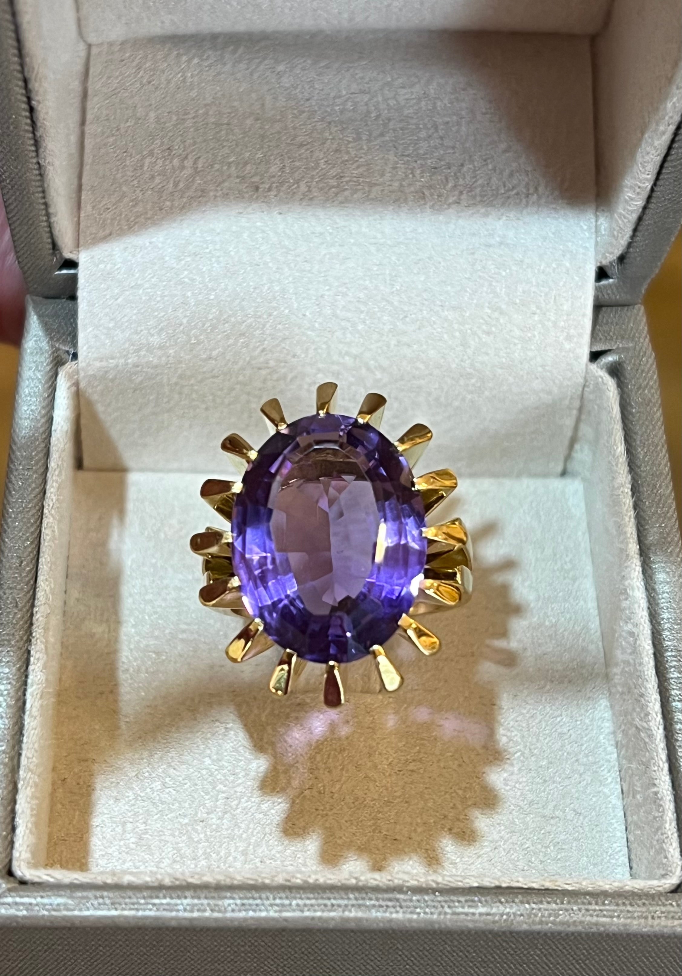 14 Carats Amethyst 18 Carats Yellow Gold Cocktail Ring