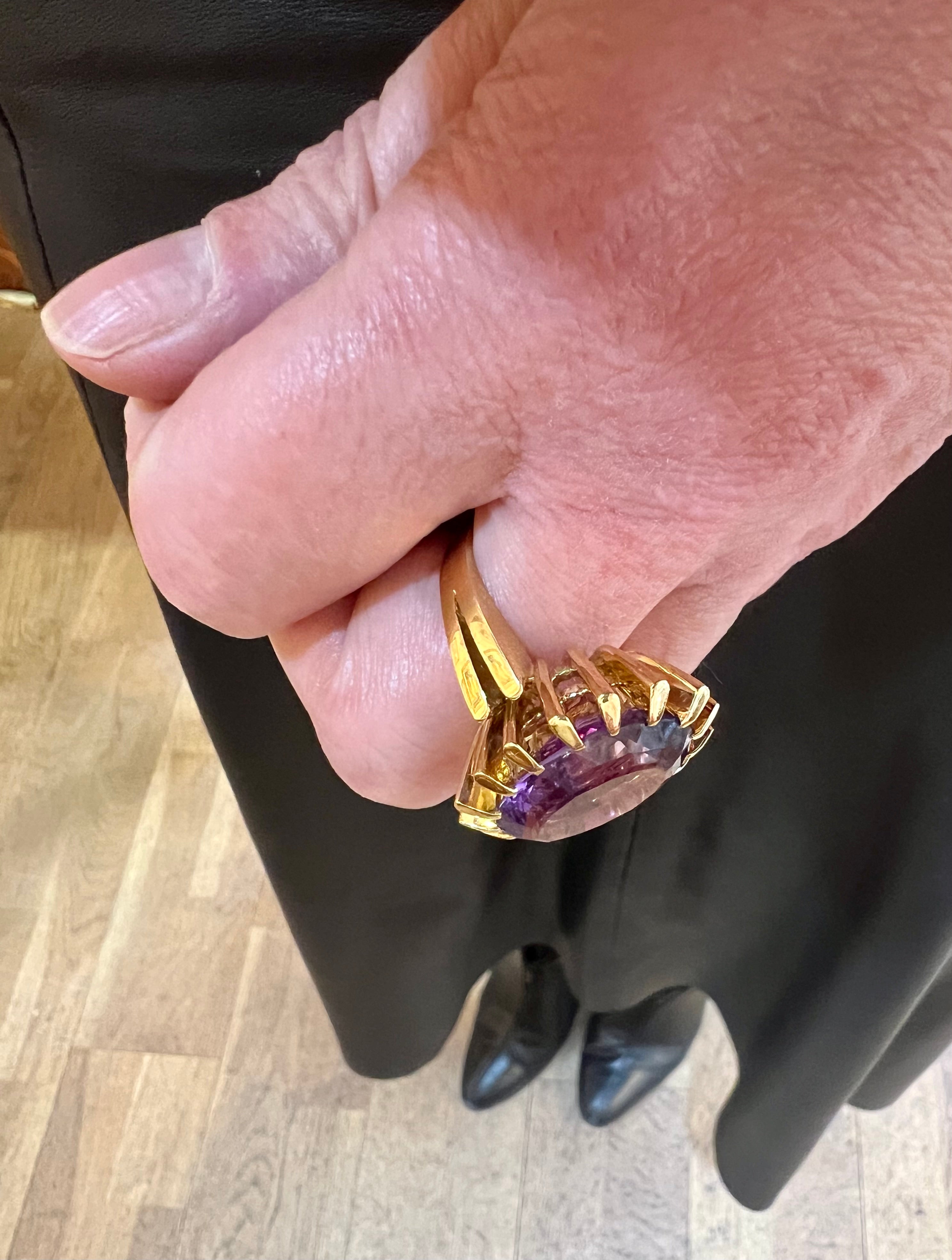 14 Carats Amethyst 18 Carats Yellow Gold Cocktail Ring