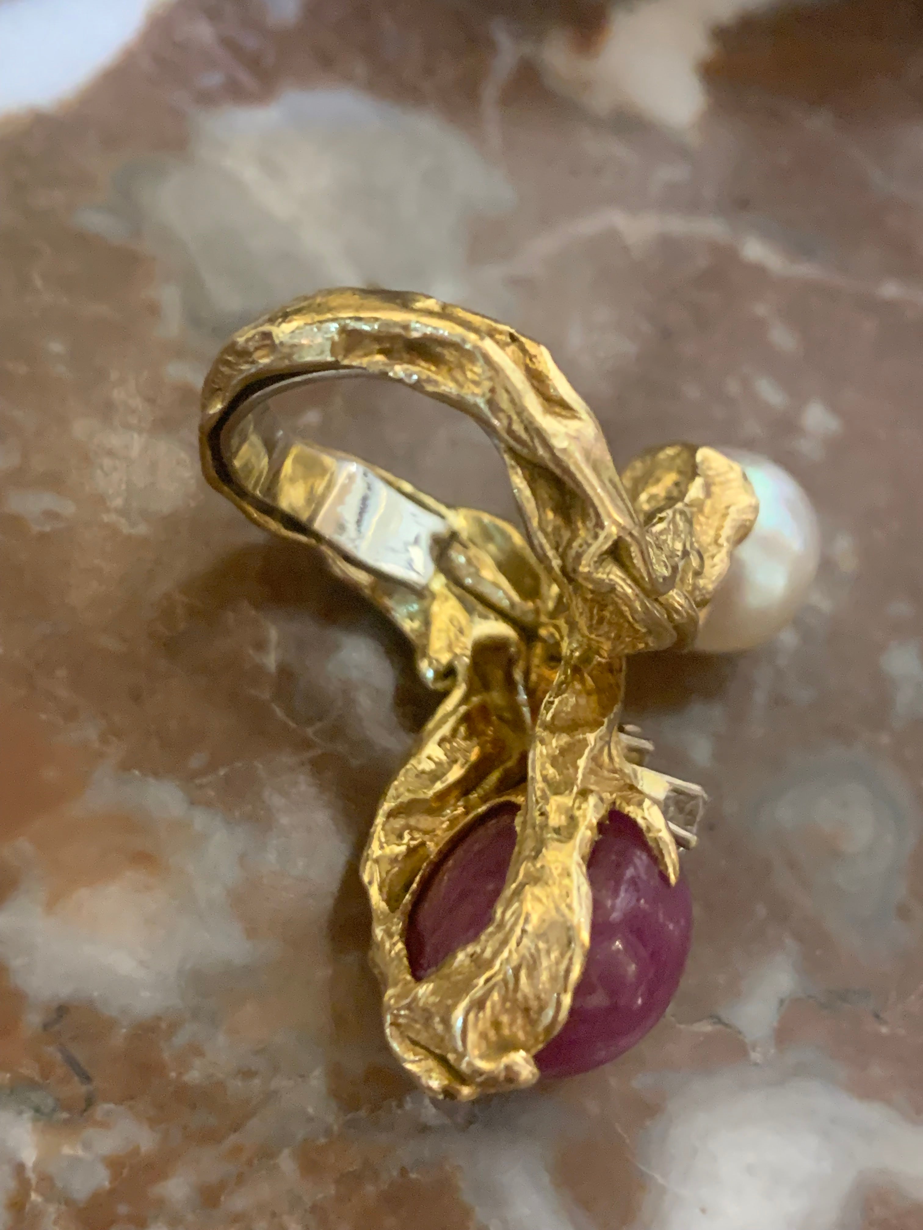 Rubis de Guinée, rubis rouge pourpre, cabochon ovale. Certifié Rubis de Guinée, rubis rouge pourpre, cabochon ovale. Certifié