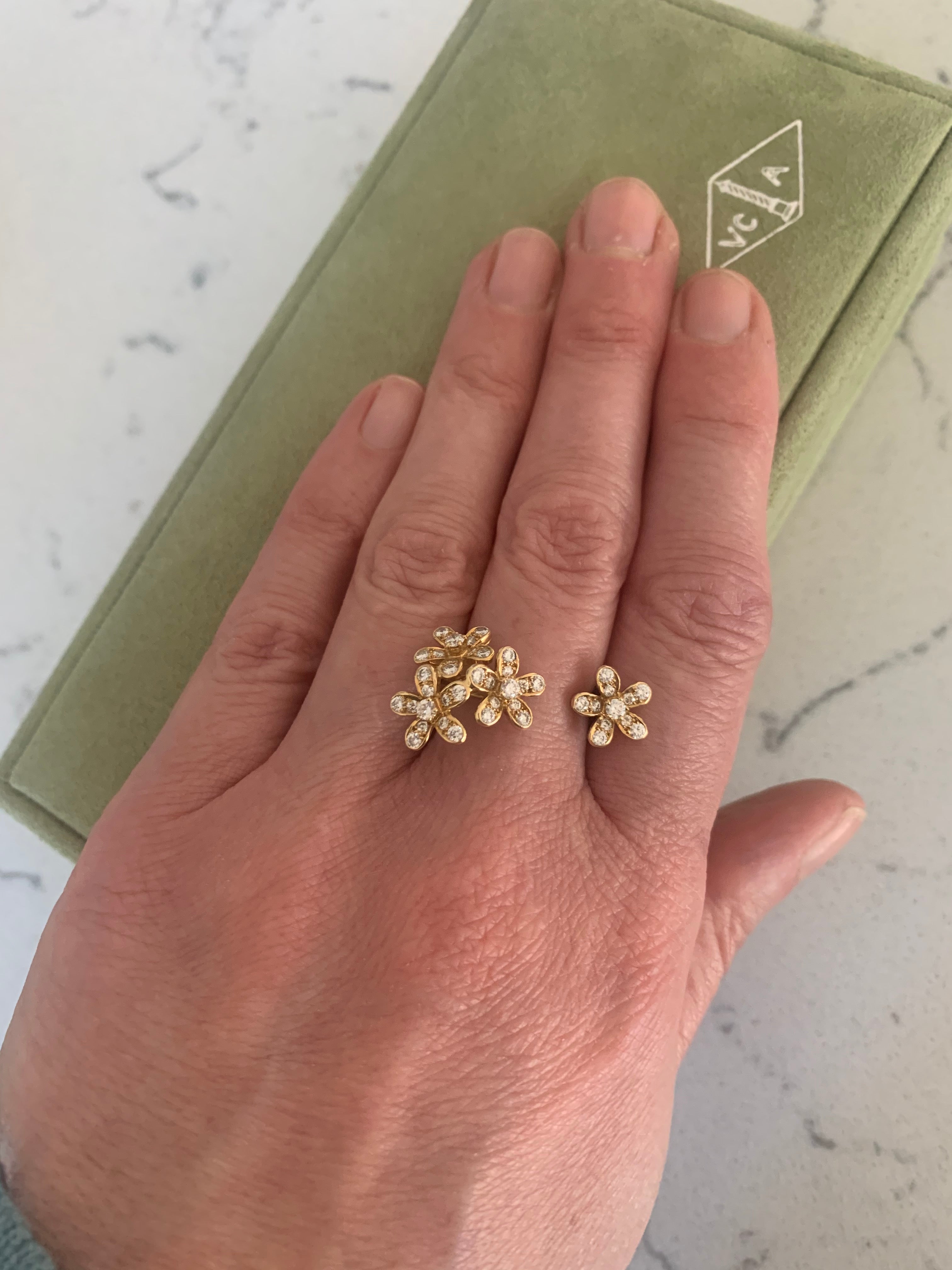 Socrate Between the fingers Van Cleef & Arpels Diamonds 18 carats yellow Gold Ring
