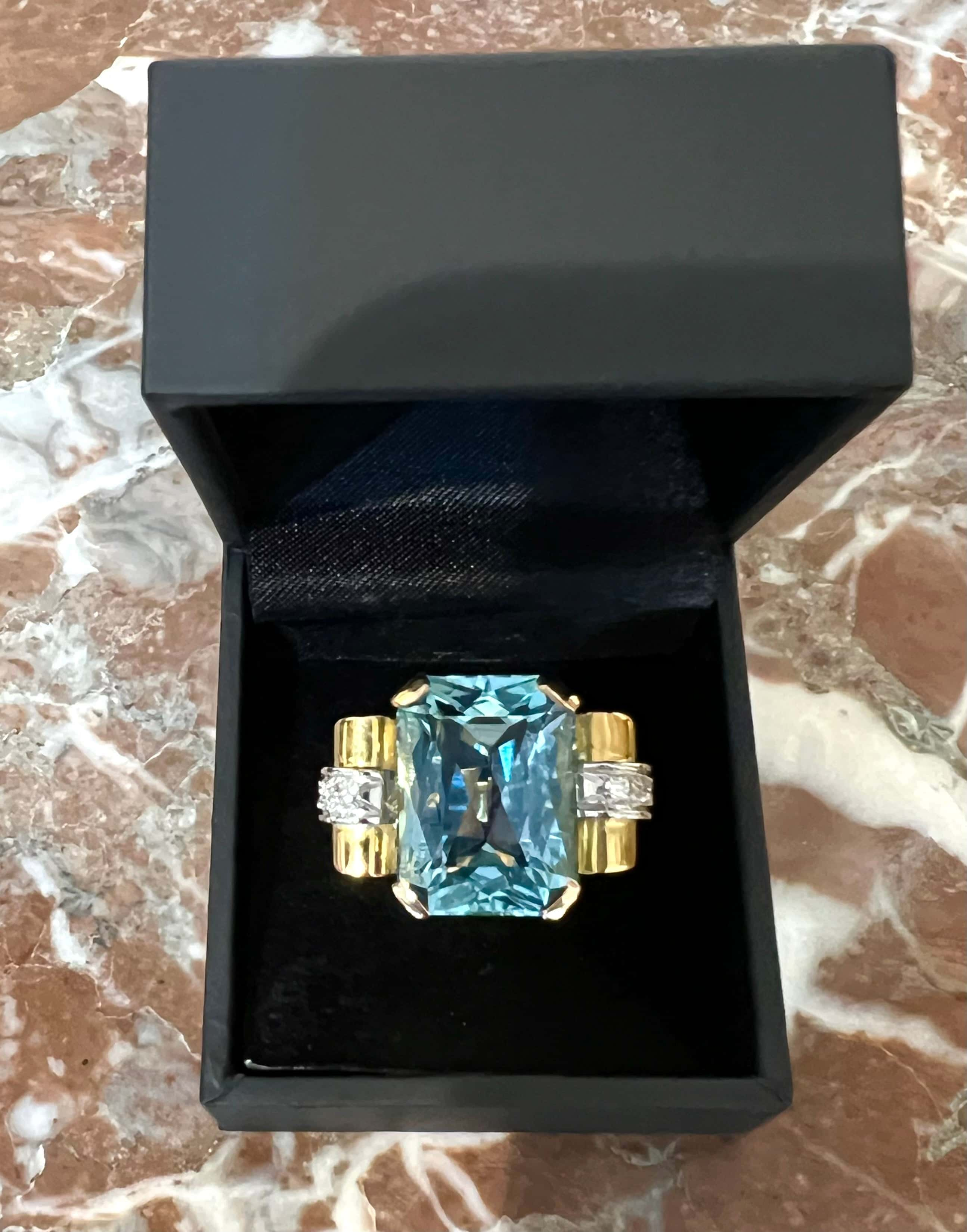 Retro Tank 12 Carats Aqua Marine Diamonds 18 Carats Rose Gold Ring