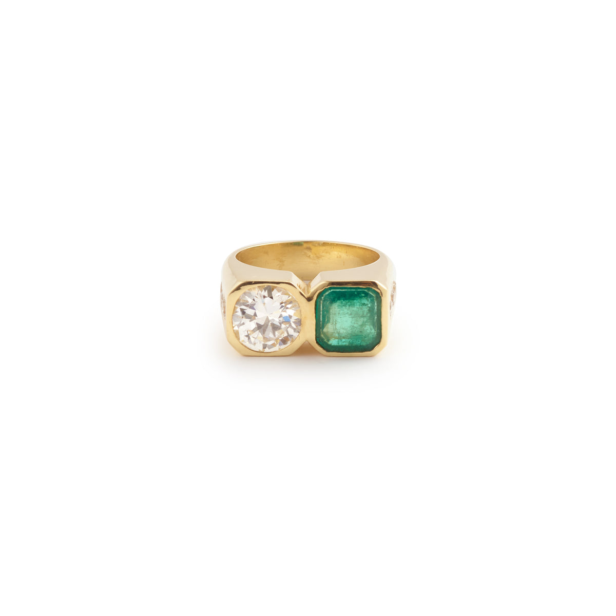 Certified 1.45 Carats Colombian Emerald & 2 Carats Diamond 18 Carats Yellow Gold Ring