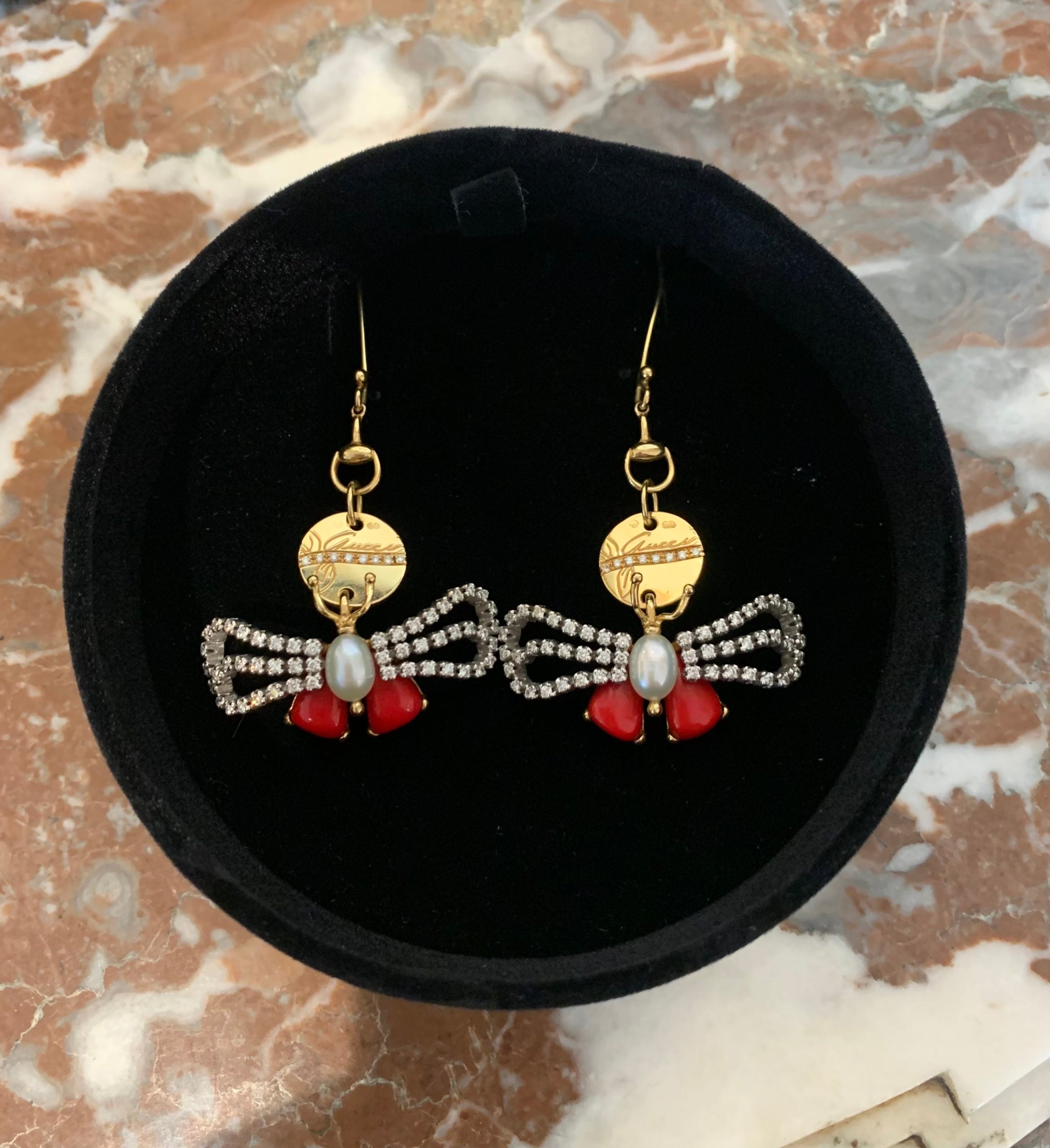 Boucles D’Oreilles Gucci Libellules Diamants et Perle Or Jaune 18 Carats