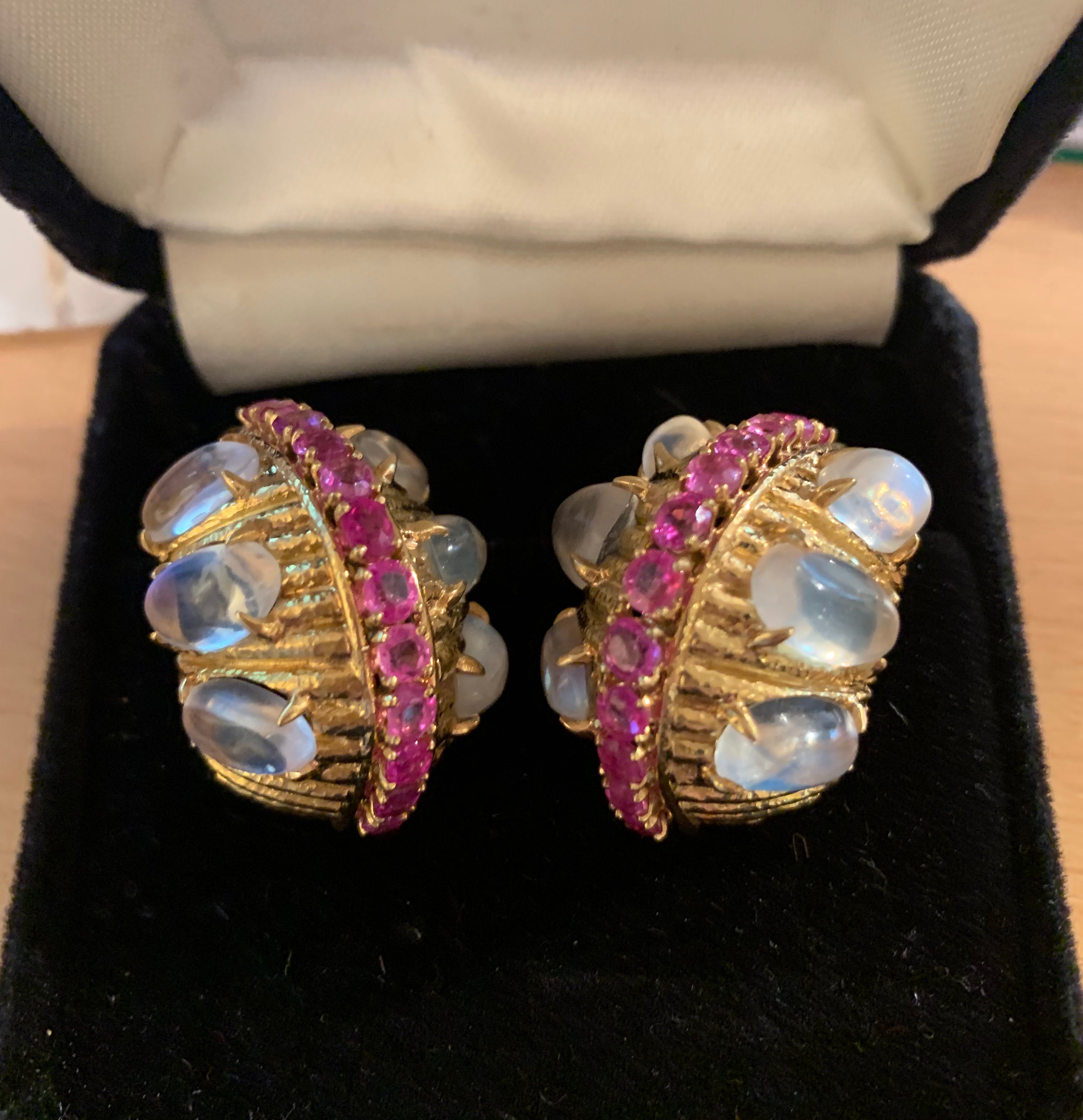 Pair Of Vintage David Webb Moonstones Pink Sapphires 18 Carats Yellow Gold Earrings