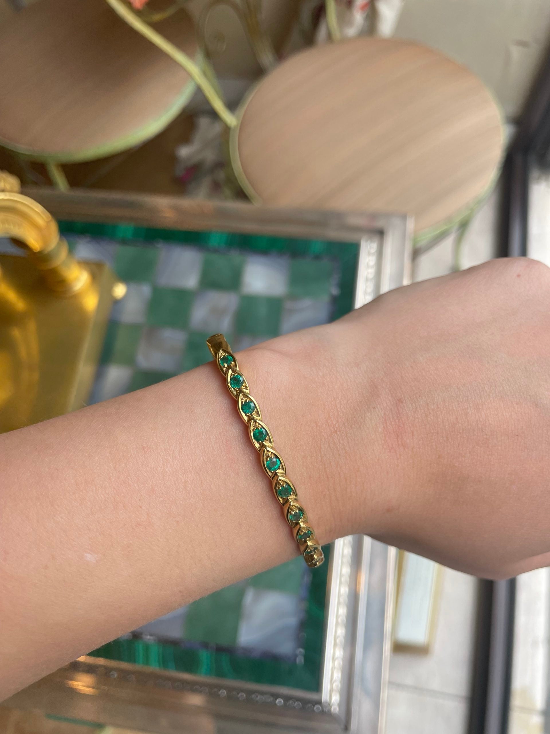 Chaumet Bracelet Jonc 11 Emeraudes Or Jaune 18 Carats
